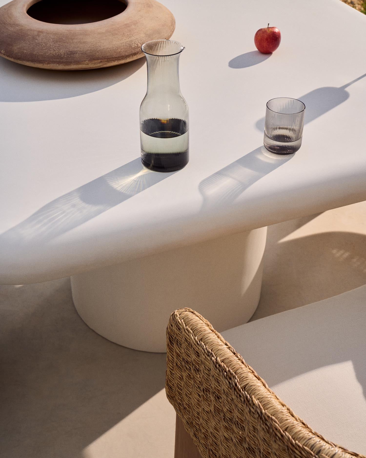 Tisch Addaia aus weißem Zement 135 x 135 cm in Weiss präsentiert im Onlineshop von KAQTU Design AG. Gartentisch ist von Kave Home