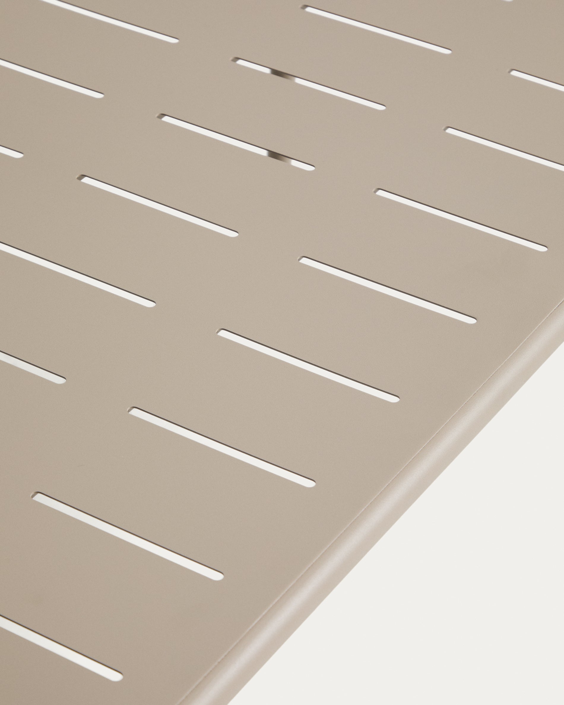 Outdoor-Tisch Brai aus taupefarben verzinktem Stahl, 180 x 90 cm in Taupe präsentiert im Onlineshop von KAQTU Design AG. Gartentisch ist von Kave Home