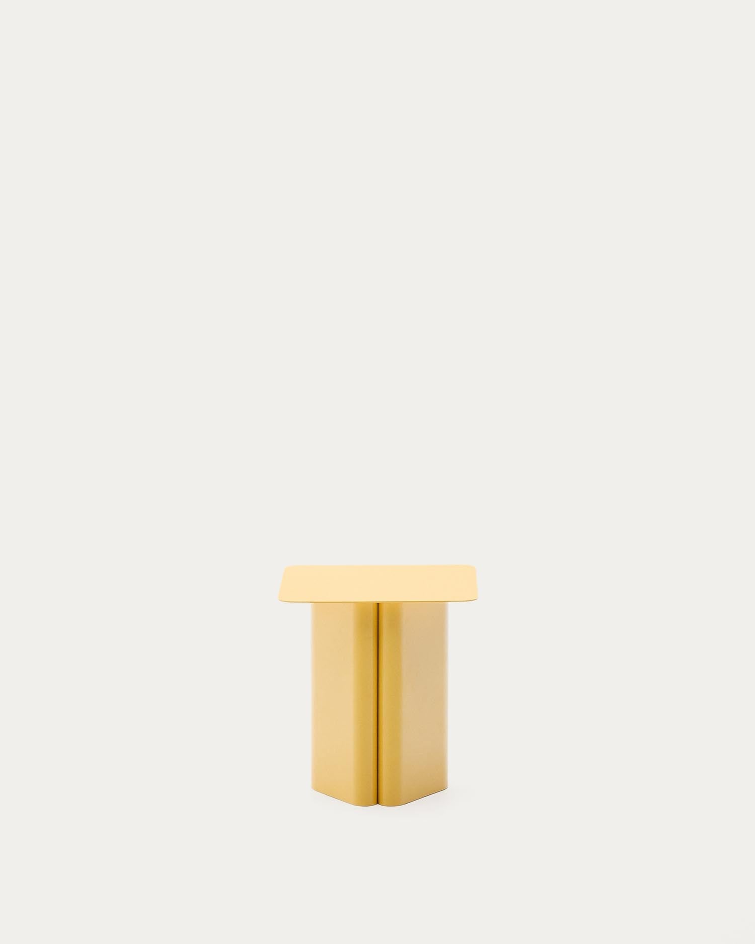 Beistelltisch Arvin aus Eisen in Gelb 42 x 42 cm in Gelb präsentiert im Onlineshop von KAQTU Design AG. Beistelltisch ist von Kave Home