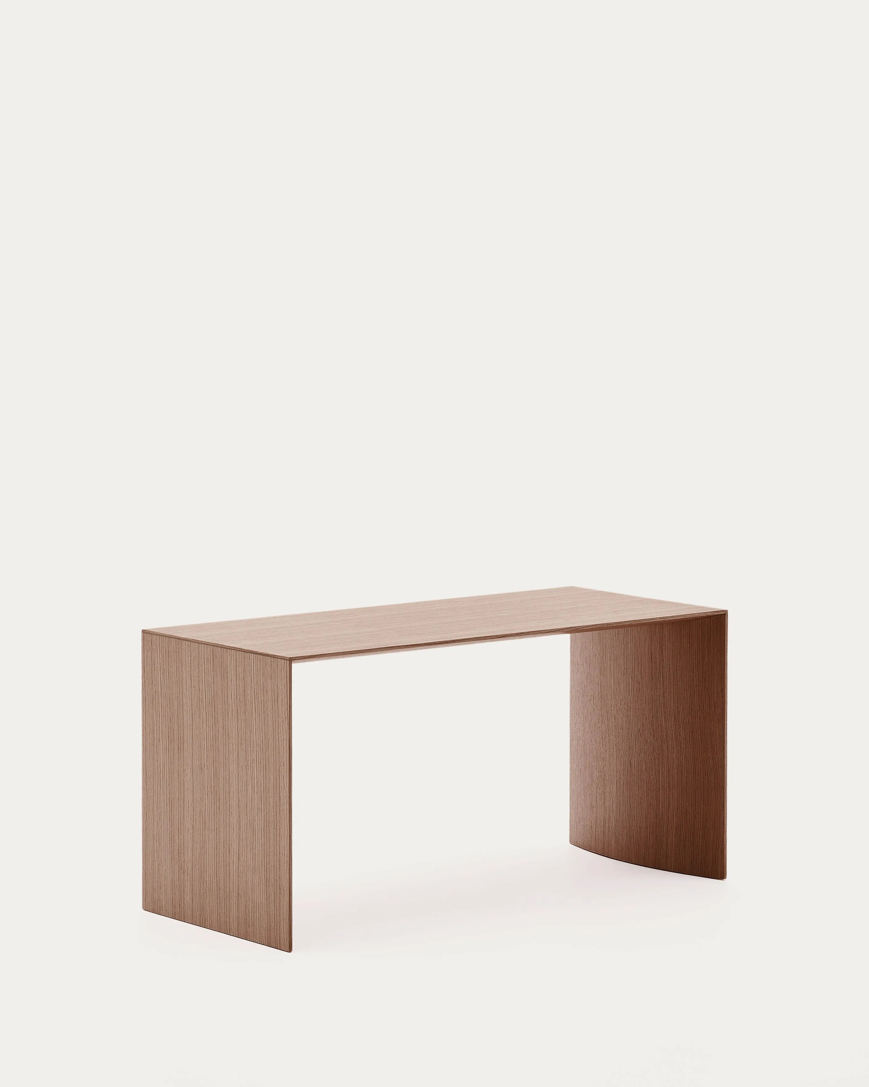 Eleganter Couchtisch aus Walnussfurnier, 90x45 cm, zeitloses Design, ideal für stilvolle Wohnräume.
