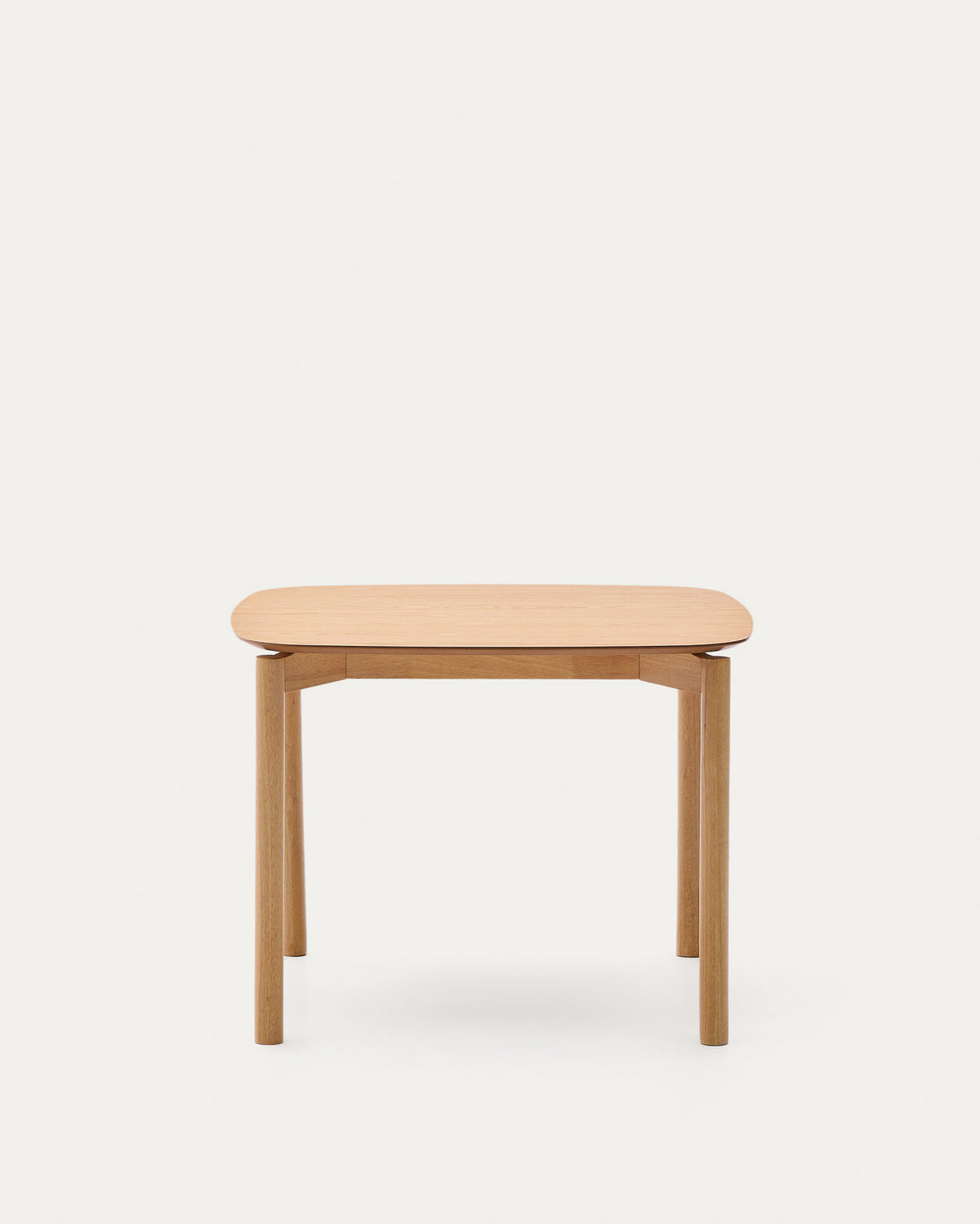 Quadratischer Tisch Indara aus Eschefurnier mit naturfarbenem Finish 100 x 100 cm in Natur präsentiert im Onlineshop von KAQTU Design AG. Esstisch ist von Kave Home