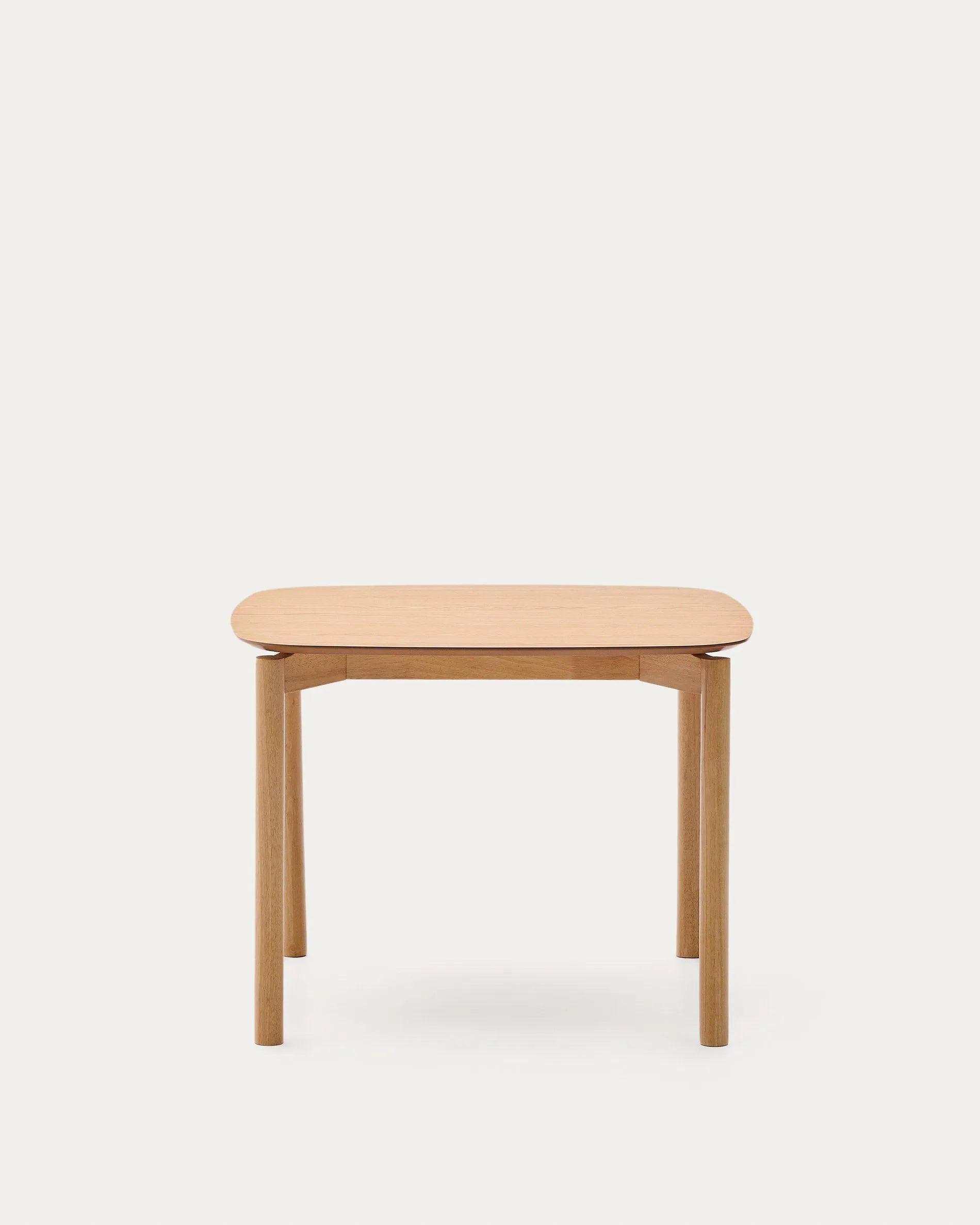 Quadratischer Esstisch Indara, 100x100 cm, aus Eschefurnier und massivem Kautschukholz, naturfarben, elegant und modern von Kave Home.