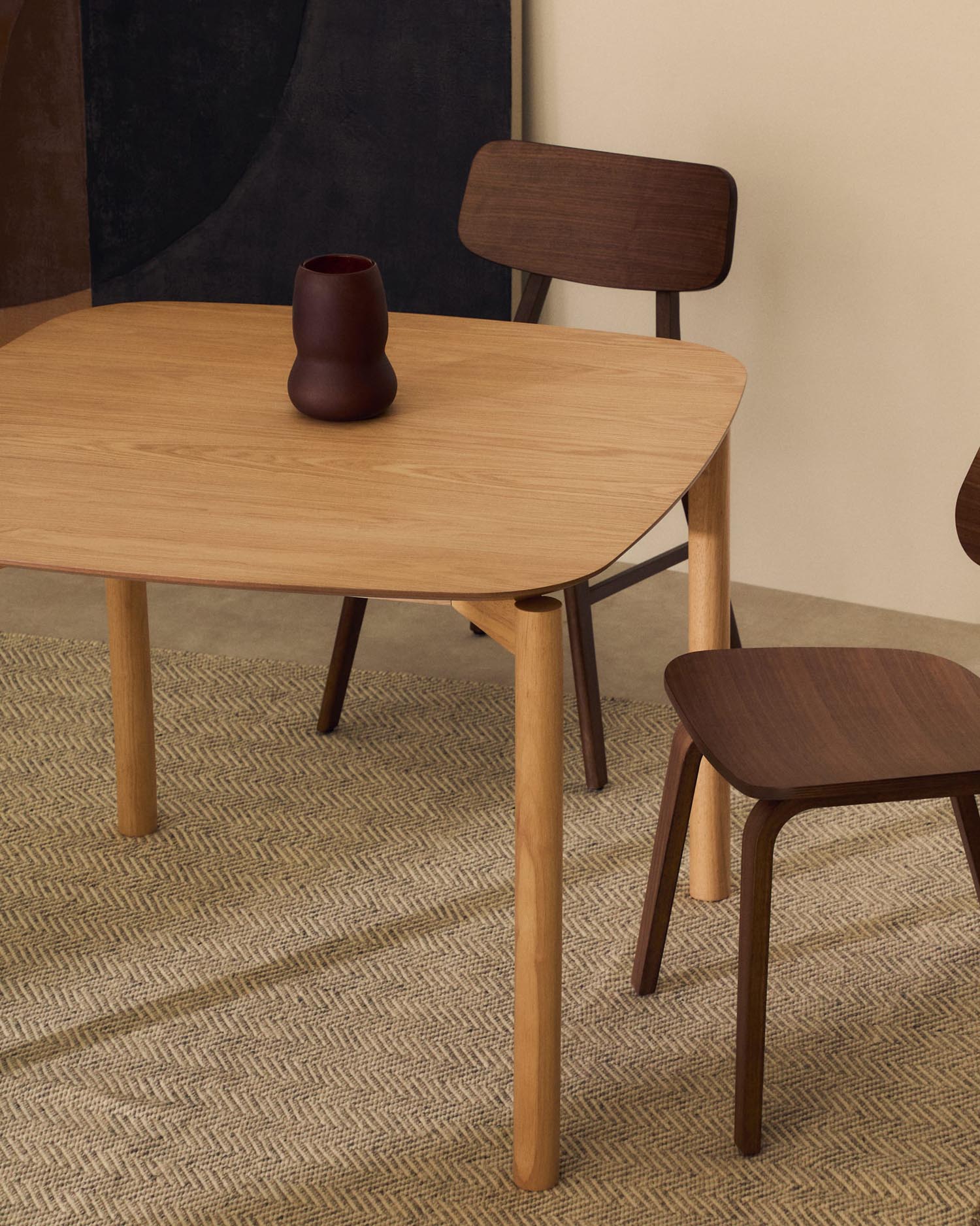 Quadratischer Tisch Indara, 100x100 cm, aus Eschefurnier und Kautschukholz, naturfarben, stilvoll und hochwertig von Kave Home.