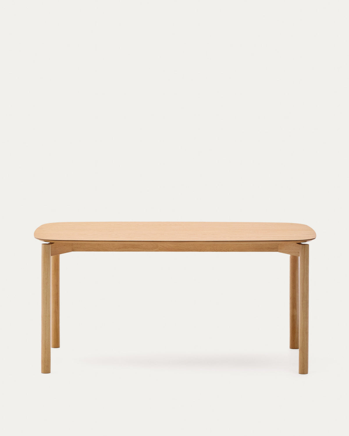 Tisch Indara aus Eschefurnier mit naturfarbenem Finish 160 x 90 cm in Natur präsentiert im Onlineshop von KAQTU Design AG. Esstisch ist von Kave Home