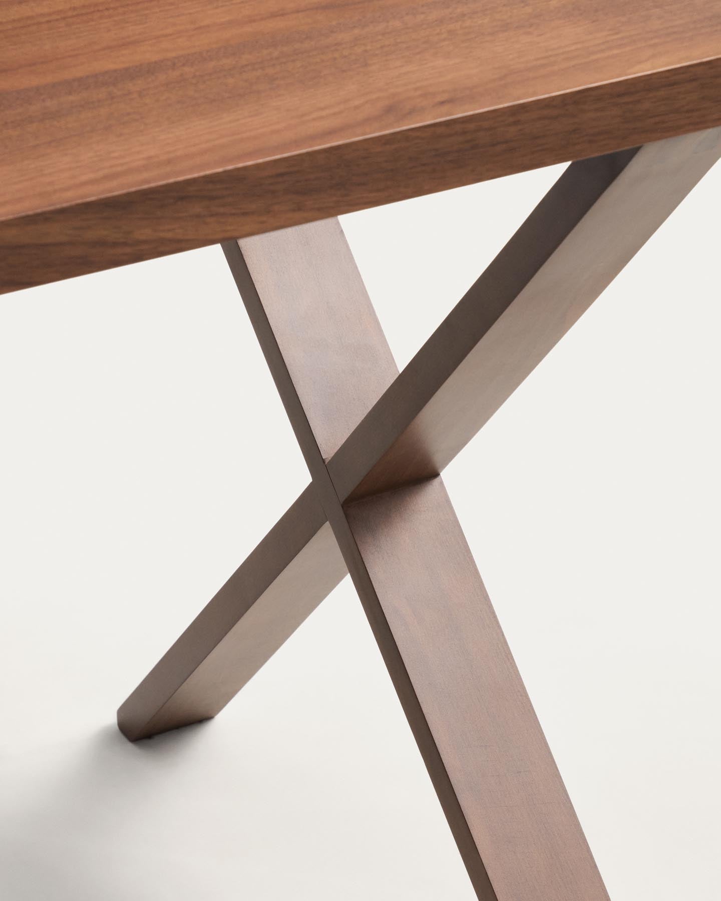 Schreibtisch Dilare aus Nussbaumfurnier, 120 x 85 cm in Dunkelbraun präsentiert im Onlineshop von KAQTU Design AG. Schreibtisch ist von Kave Home