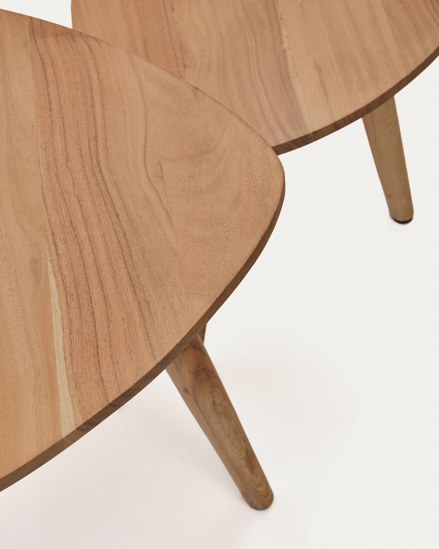 2er-Set Beistelltische Duvani aus massivem Akazienholz mit gebleichtem Finish in Beige präsentiert im Onlineshop von KAQTU Design AG. Beistelltisch ist von Kave Home