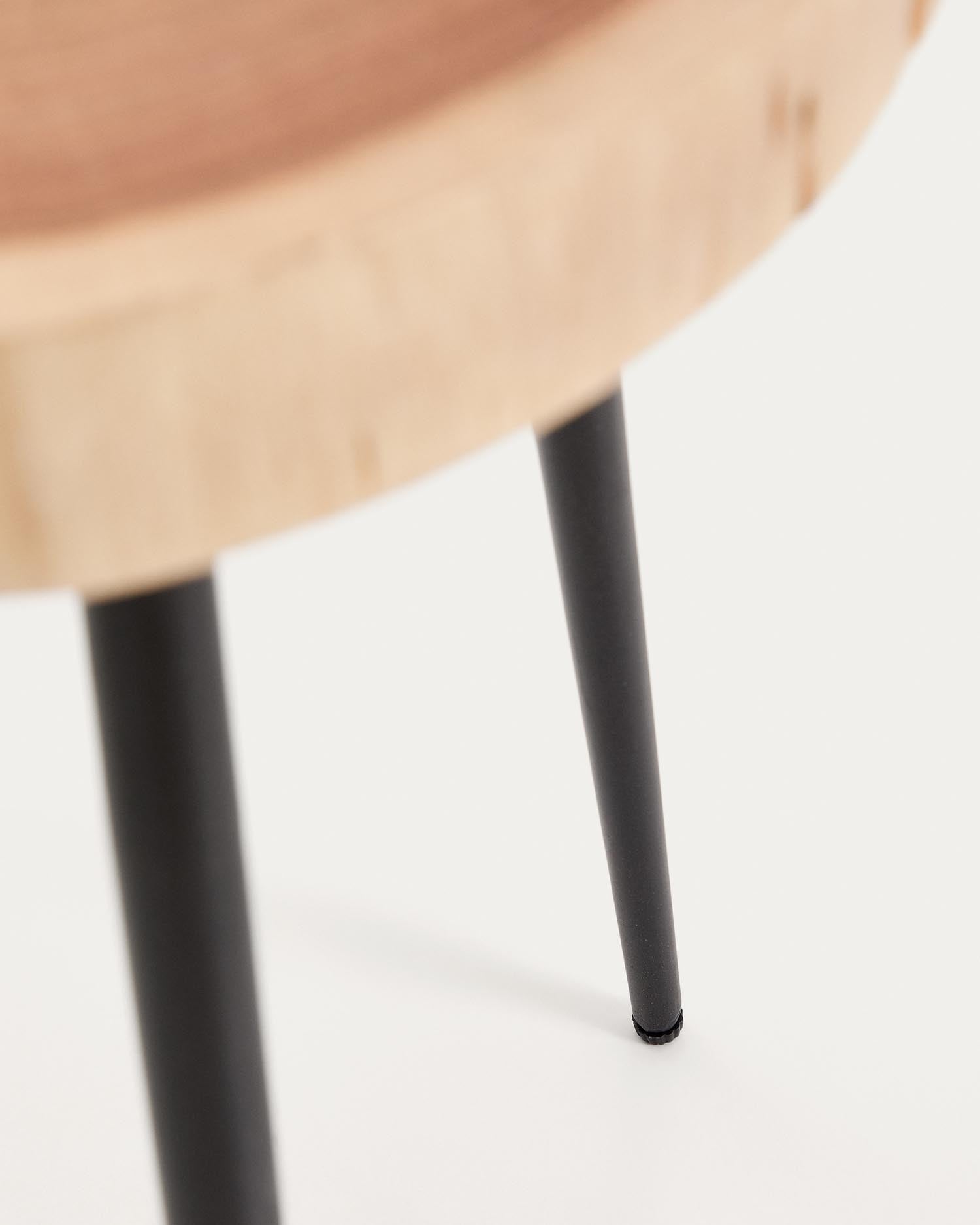 Beistelltisch Tanive aus massivem Akazienholz mit gebleichtem Finish und schwarzen Stahlbeinen Ø 35 cm in Natur präsentiert im Onlineshop von KAQTU Design AG. Beistelltisch ist von Kave Home