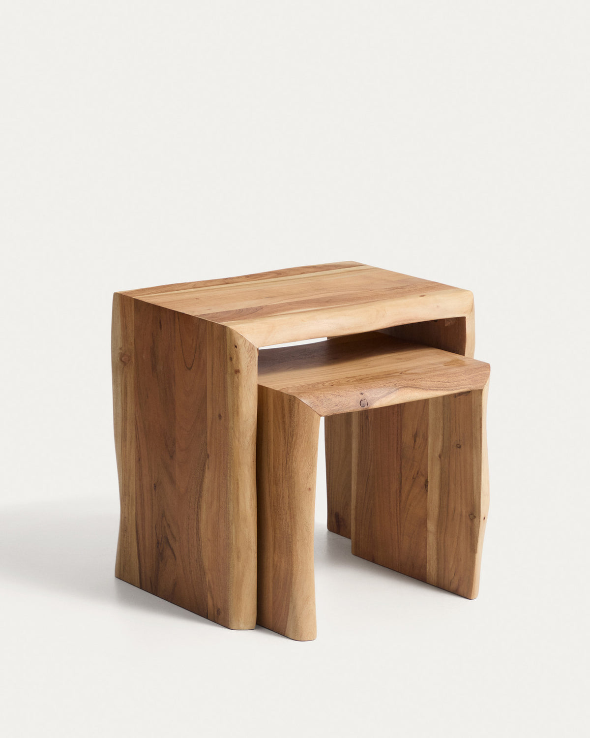 2er-Set Beistelltische Lomiri aus massivem Akazienholz mit gebleichtem Finish 50 x 42 cm / 34 x 42 cm in Natur präsentiert im Onlineshop von KAQTU Design AG. Beistelltisch ist von Kave Home