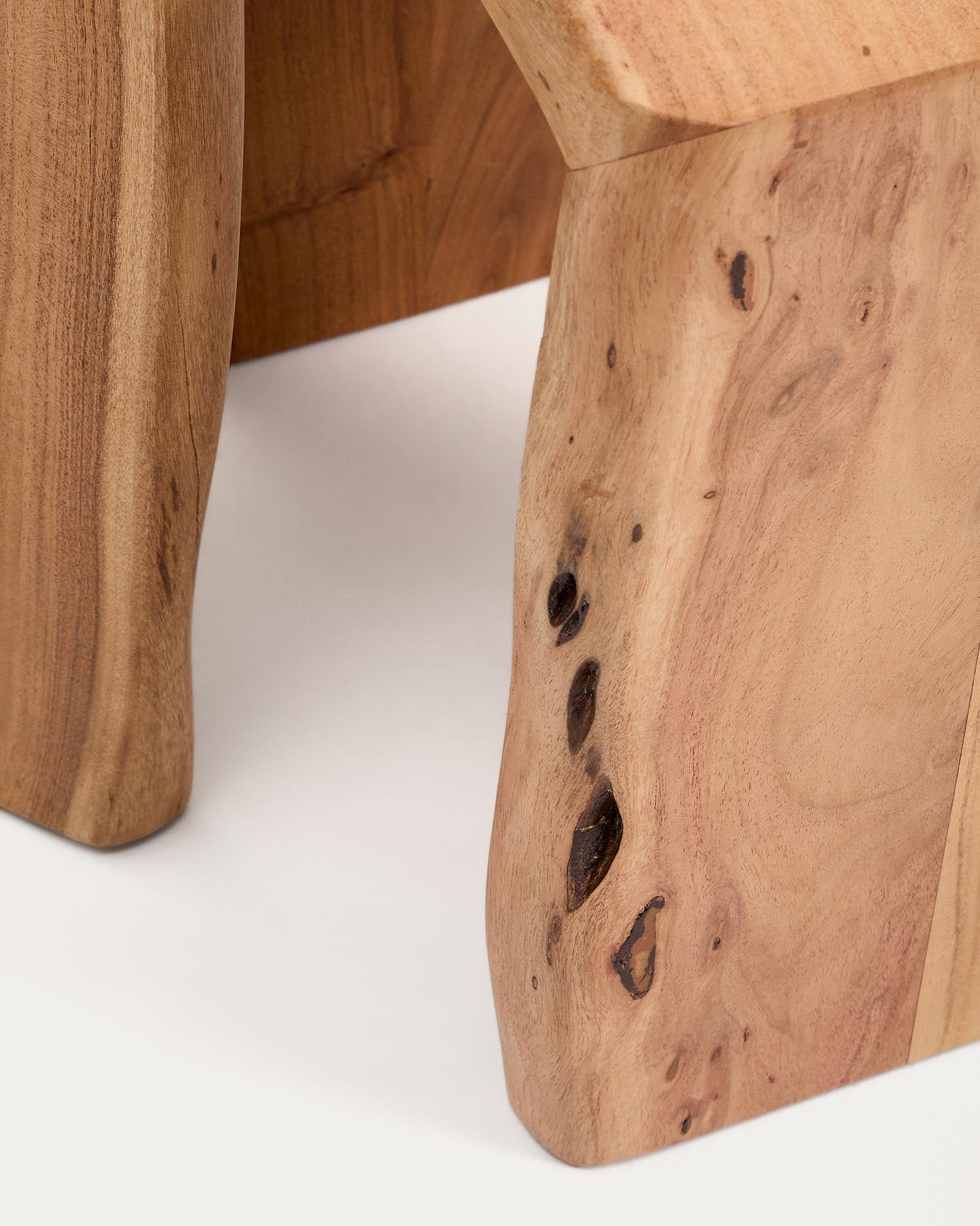 2er-Set Beistelltische Lomiri aus massivem Akazienholz mit gebleichtem Finish 50 x 42 cm / 34 x 42 cm in Natur präsentiert im Onlineshop von KAQTU Design AG. Beistelltisch ist von Kave Home