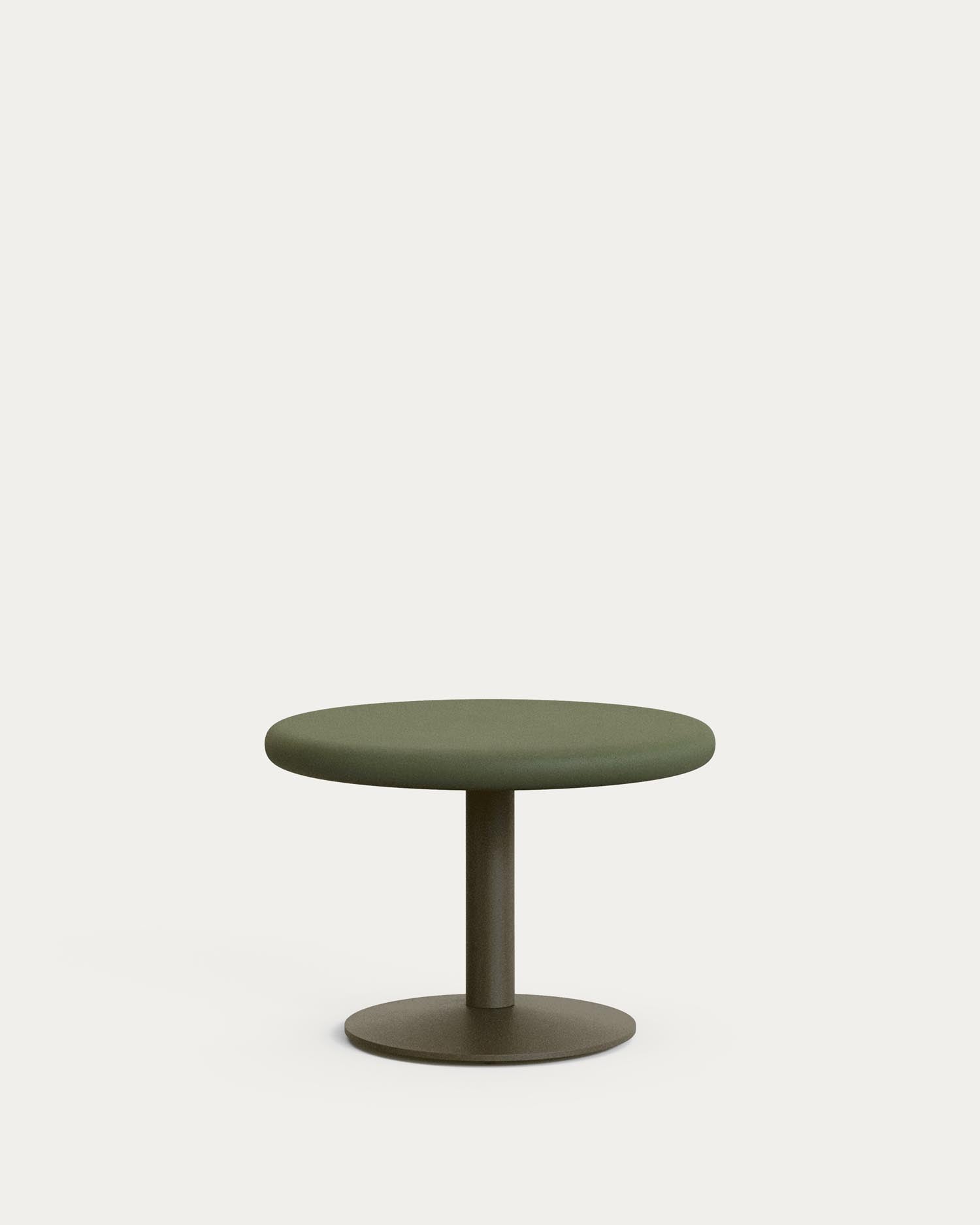 Runder Outdoor-Tisch Esilda mit Tischplatte aus grünem Zement Ø 70 cm und grünem Stahlfuß Ø 42 x 45 cm in Khaki präsentiert im Onlineshop von KAQTU Design AG. Gartentisch ist von Kave Home