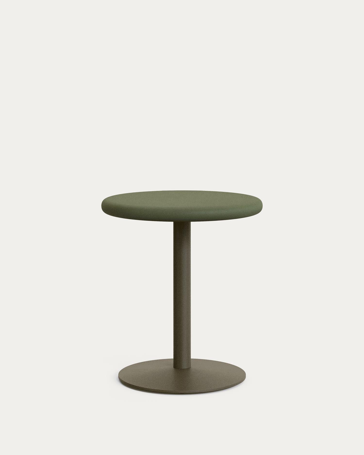 Runder Outdoor-Tisch Esilda mit Tischplatte aus grünem Zement Ø 70 cm und grünem Stahlfuss Ø 55 x 72 cm in Khaki präsentiert im Onlineshop von KAQTU Design AG. Gartentisch ist von Kave Home