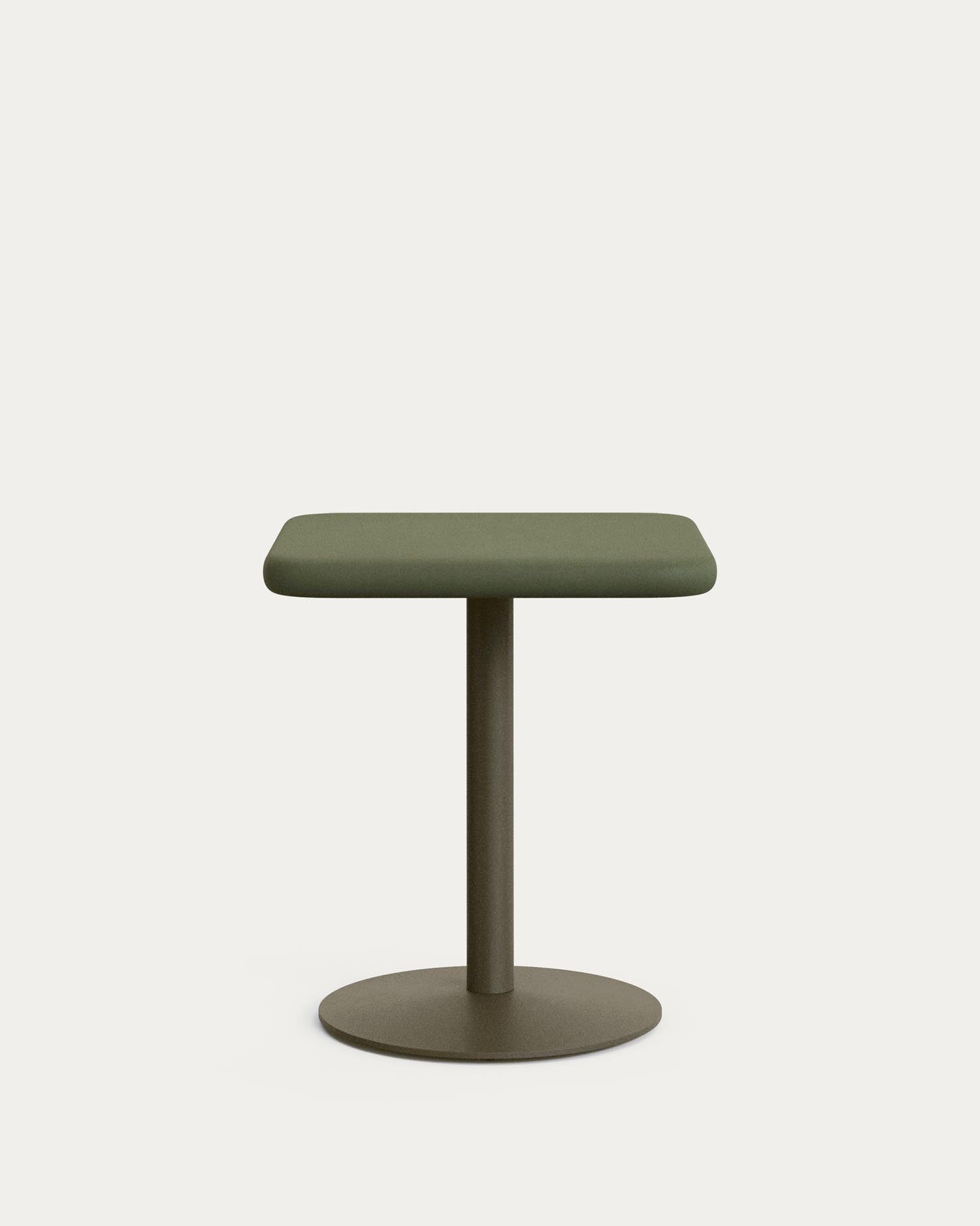 Outdoor-Tisch Esilda mit Tischplatte aus grünem Zement 70 x 70 cm und grünem Stahlfuß Ø 55 x 72 cm in Khaki präsentiert im Onlineshop von KAQTU Design AG. Gartentisch ist von Kave Home