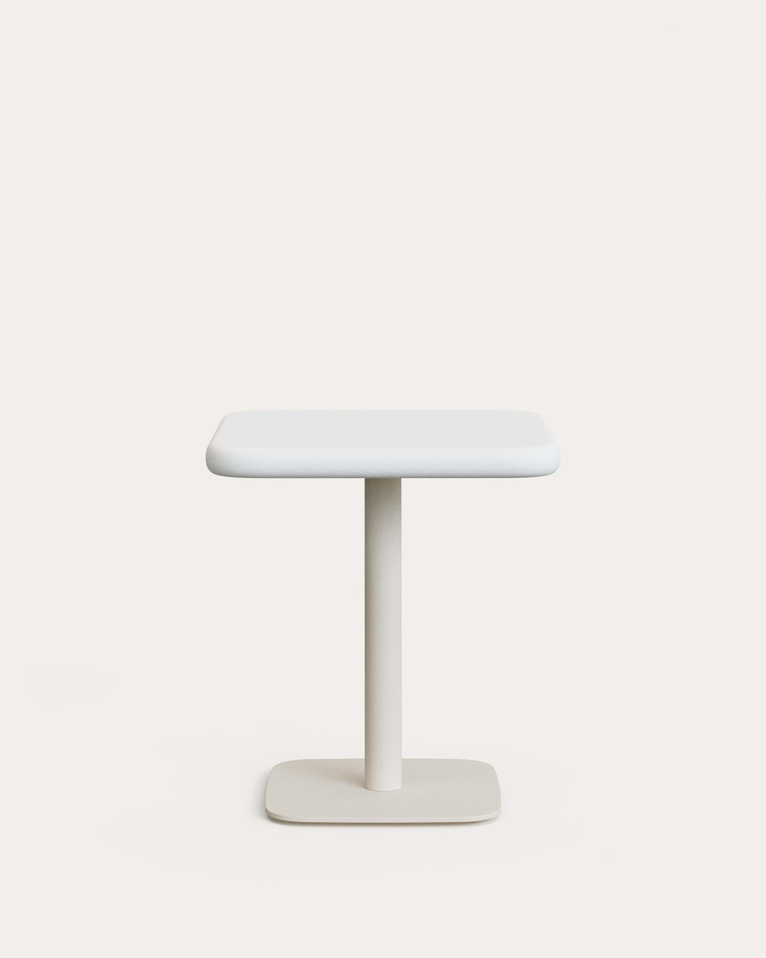 Outdoor-Tisch Dina mit weißer Zementplatte 70 x 70 cm und weißem Stahlfuß 48 x 48 x 72 cm in Weiss präsentiert im Onlineshop von KAQTU Design AG. Gartentisch ist von Kave Home