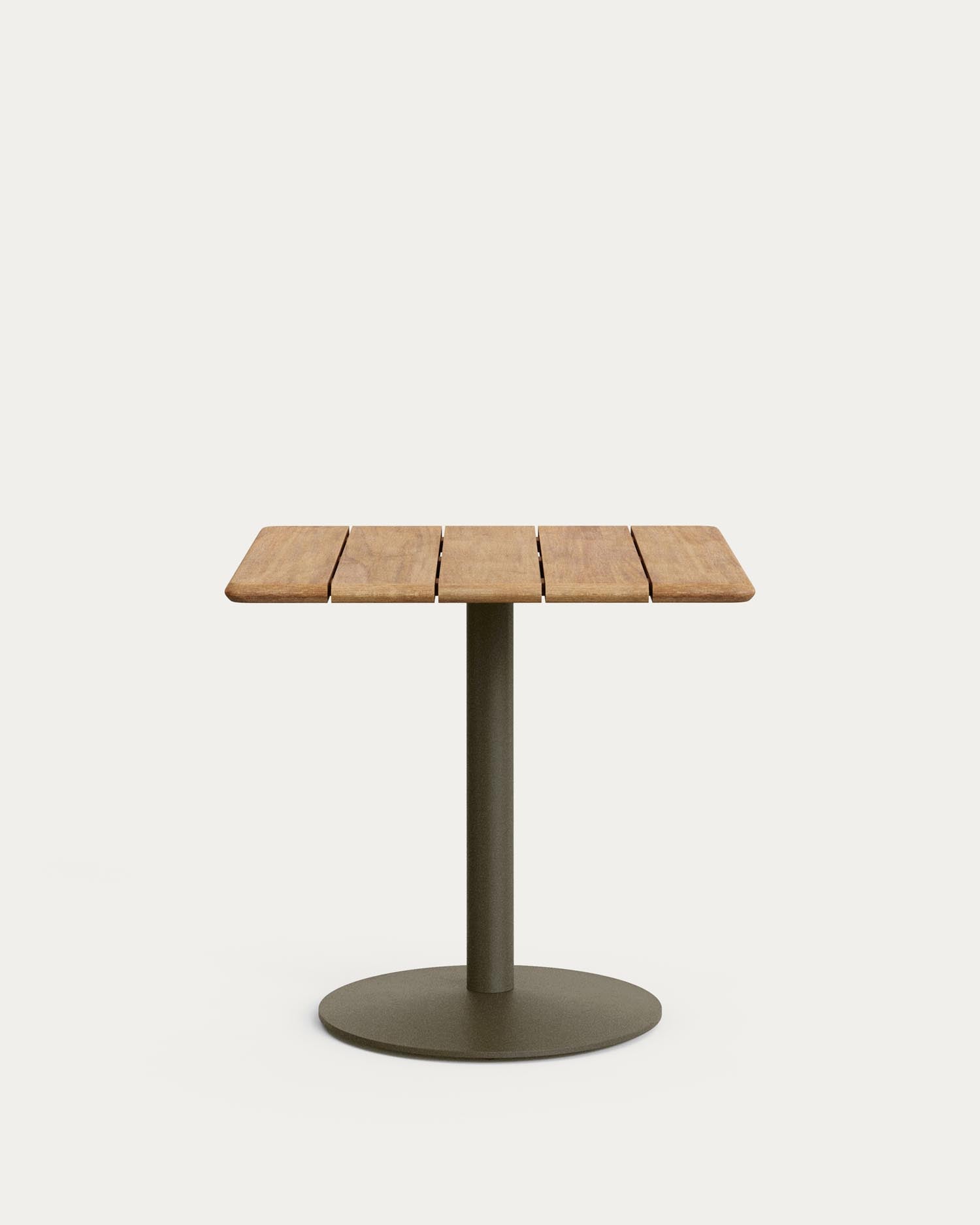 Outdoor-Tisch Esilda mit Tischplatte aus Akazienholz FSC 100 % 80 x 80 cm und grünem Stahlfuß Ø 55 x 72 cm in Khaki präsentiert im Onlineshop von KAQTU Design AG. Gartentisch ist von Kave Home