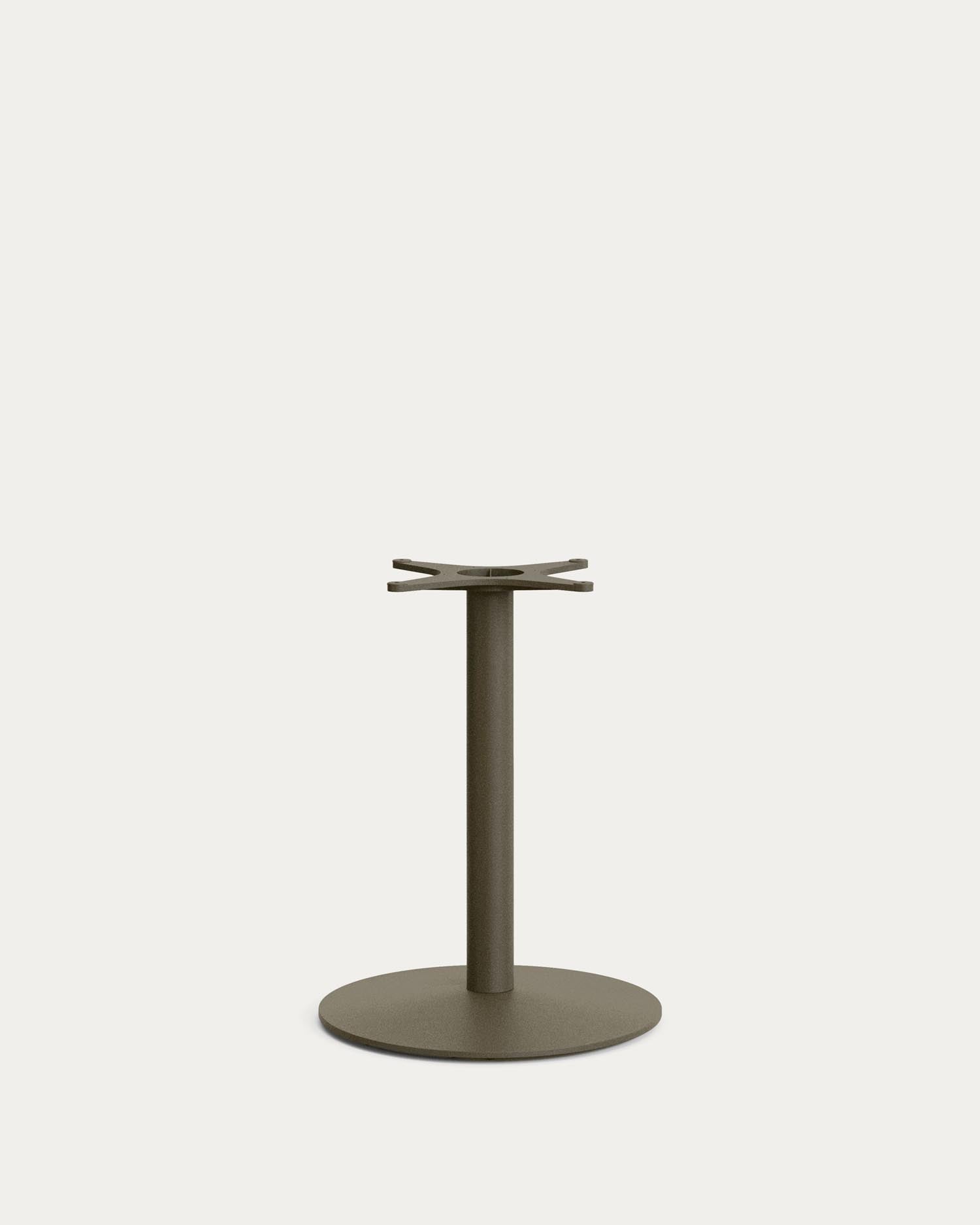 Outdoor-Tisch Esilda mit Tischplatte aus Akazienholz FSC 100 % 80 x 80 cm und grünem Stahlfuß Ø 55 x 72 cm in Khaki präsentiert im Onlineshop von KAQTU Design AG. Gartentisch ist von Kave Home