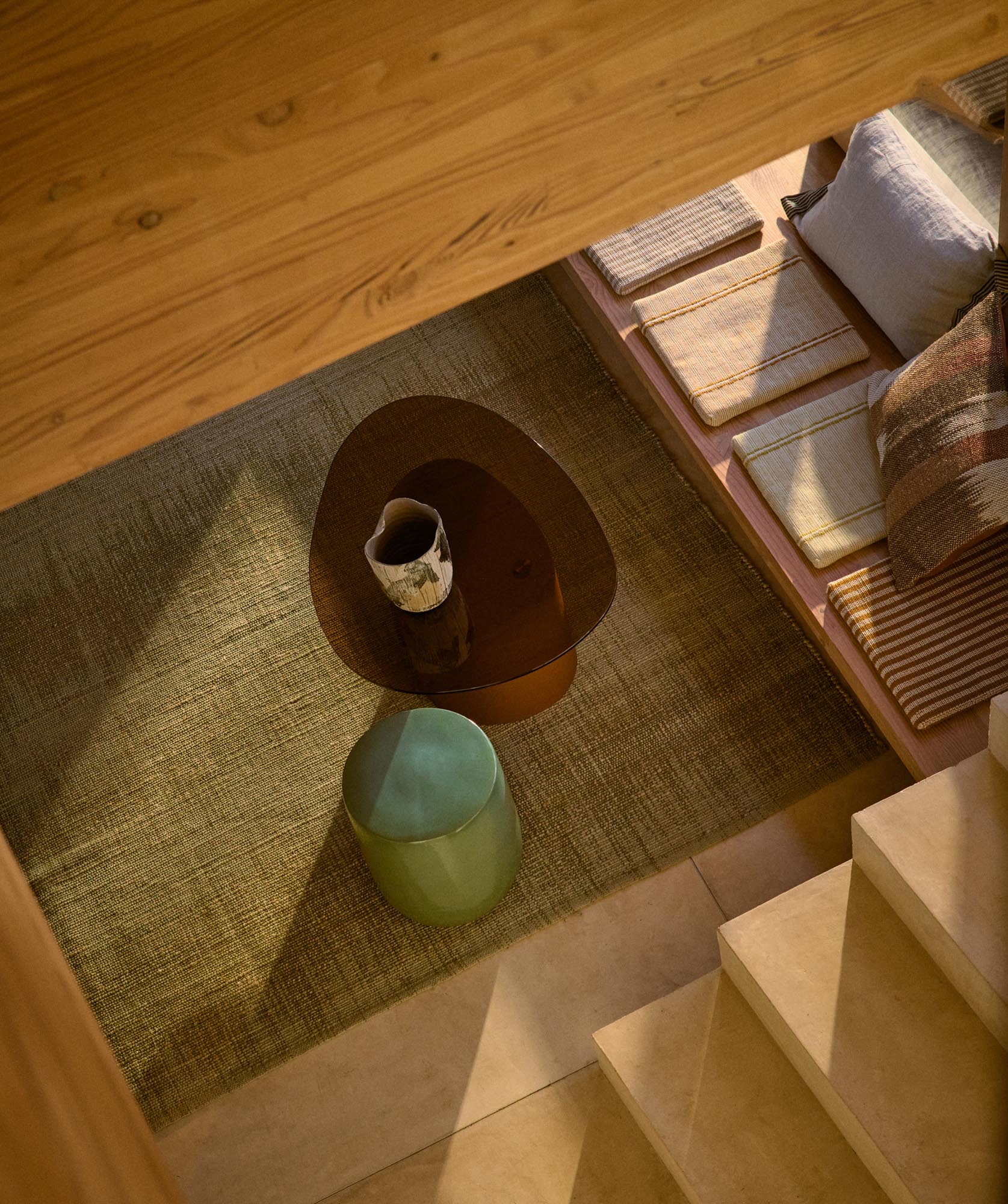 Beistelltisch Olir aus gehärtetem Glas und braunem Stahl 48 x 46,8 cm in Braun präsentiert im Onlineshop von KAQTU Design AG. Beistelltisch ist von Kave Home