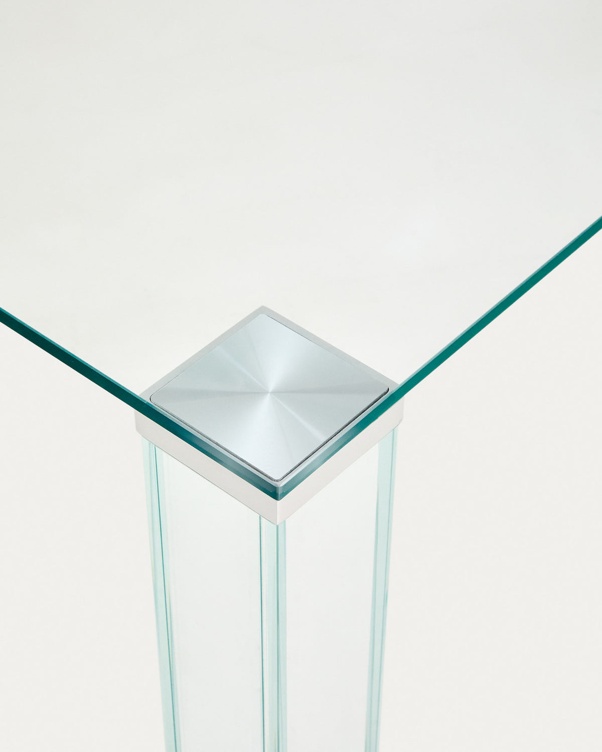 Tisch Adularia aus durchsichtigem Einscheiben-Sicherheitsglas, 160 x 90 cm in Transparent präsentiert im Onlineshop von KAQTU Design AG. Esstisch ist von Kave Home