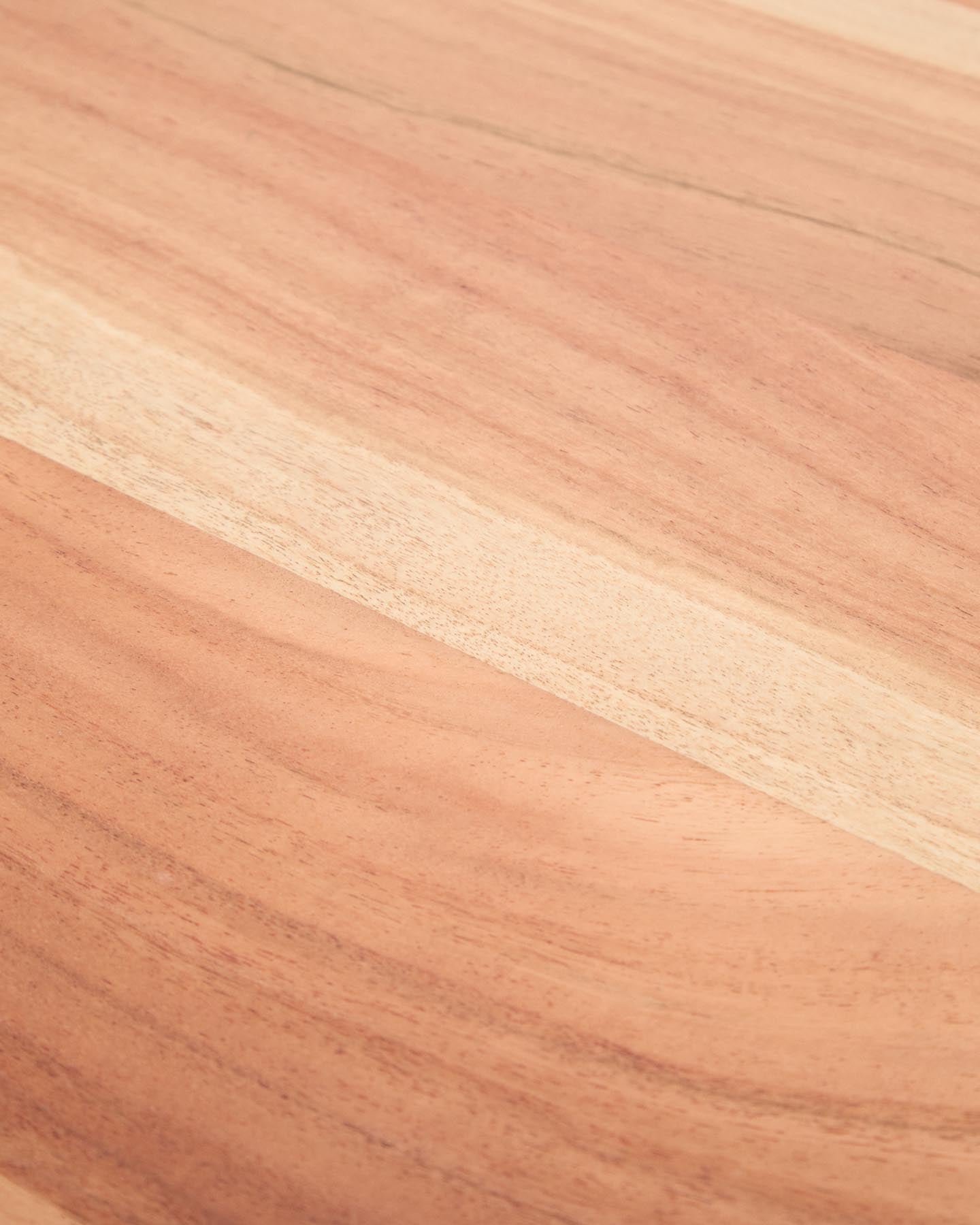 Tisch Uxue aus massivem Akazienholz mit Beinen aus schwarzem Stahl 200 x 90 cm in Natur präsentiert im Onlineshop von KAQTU Design AG. Esstisch ist von Kave Home