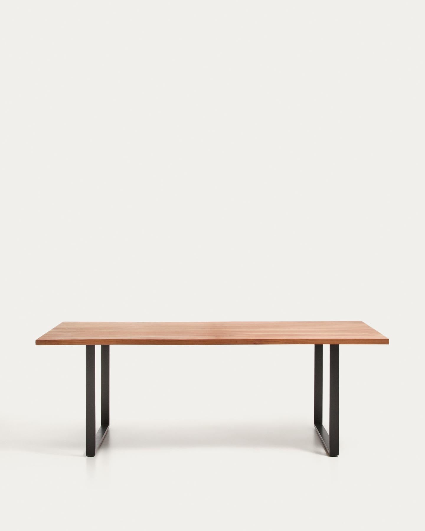Tisch Uxue aus massivem Akazienholz mit Beinen aus schwarzem Stahl 220 x 100 cm in Natur präsentiert im Onlineshop von KAQTU Design AG. Esstisch ist von Kave Home