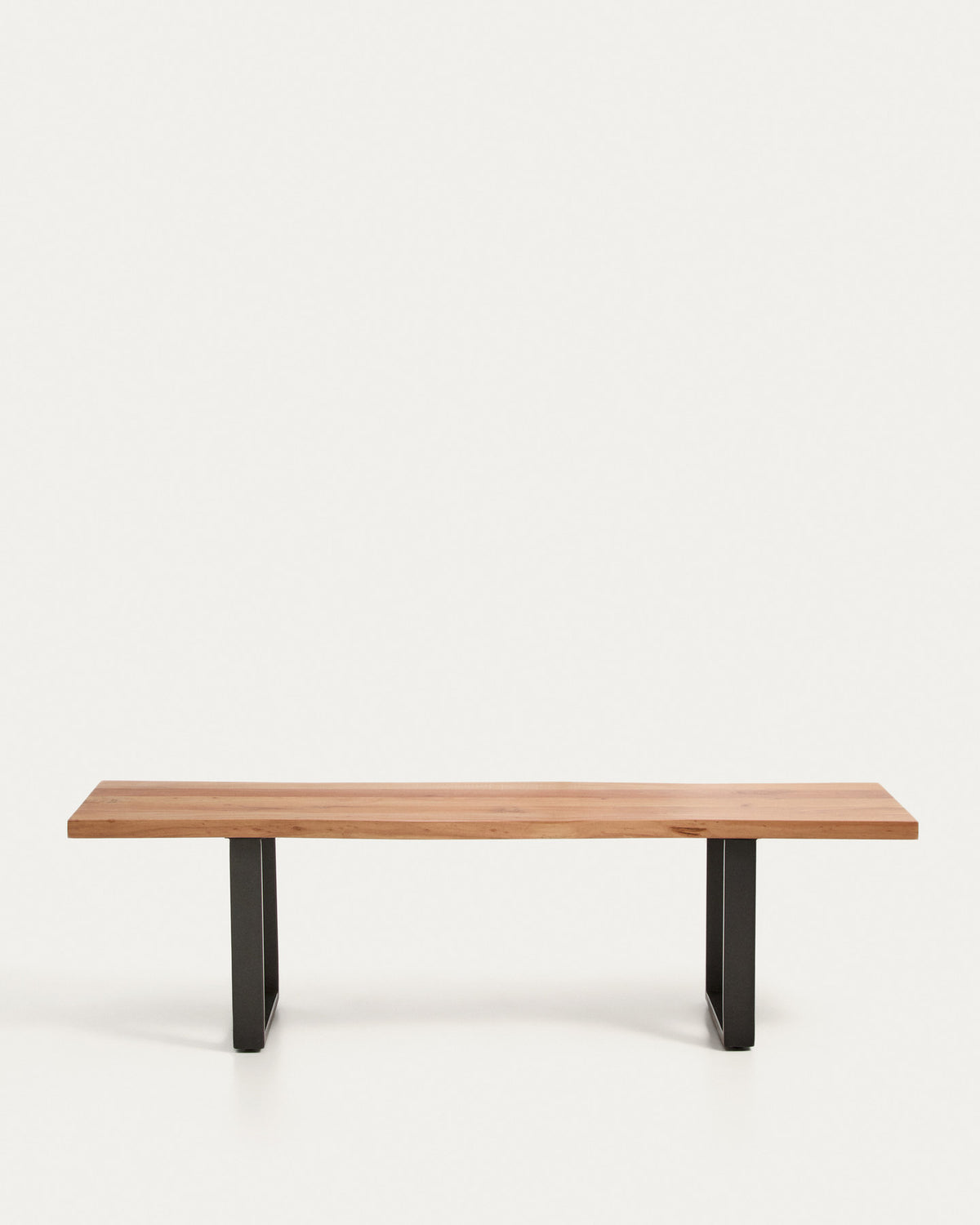 Bank Uxue aus massivem Akazienholz mit Beinen aus schwarzem Stahl 160 x 45 cm in Natur präsentiert im Onlineshop von KAQTU Design AG. Sitzbank ist von Kave Home