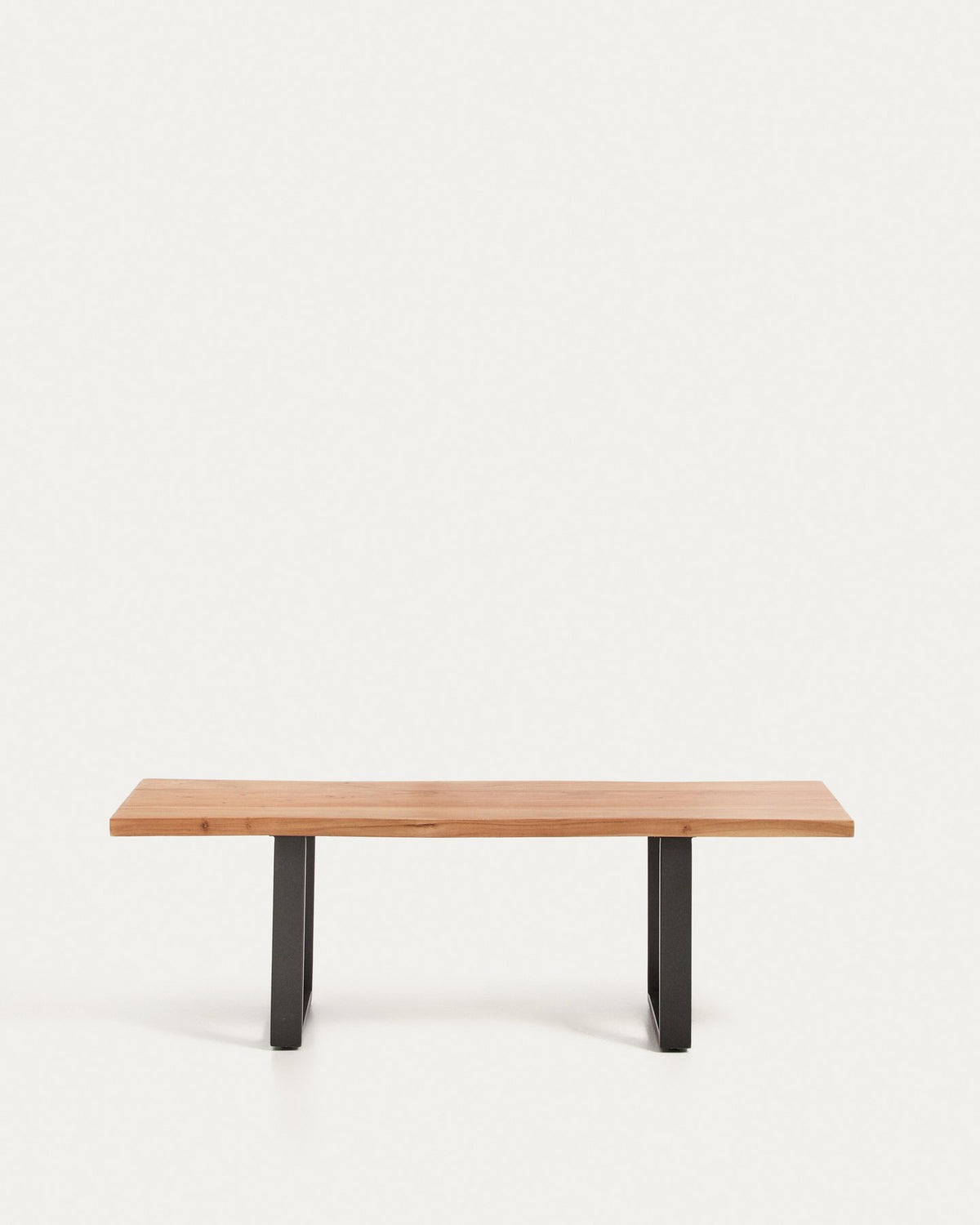 Bank Uxue aus massivem Akazienholz mit Beinen aus schwarzem Stahl 140 x 45 cm in Natur präsentiert im Onlineshop von KAQTU Design AG. Sitzbank ist von Kave Home