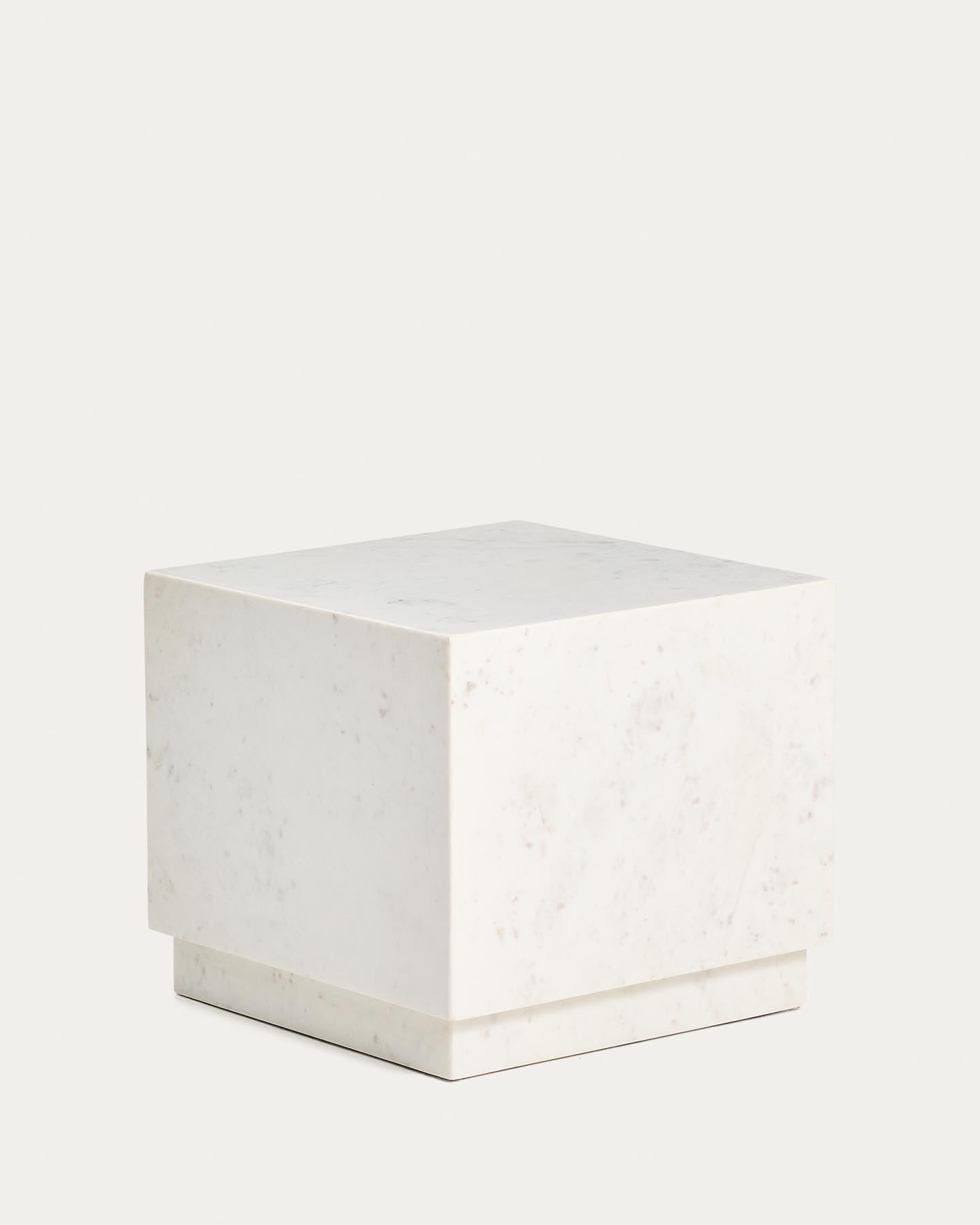 Beistelltisch Sorein aus weißem Marmor, 40 x 40 cm in Weiß präsentiert im Onlineshop von KAQTU Design AG. Beistelltisch ist von Kave Home