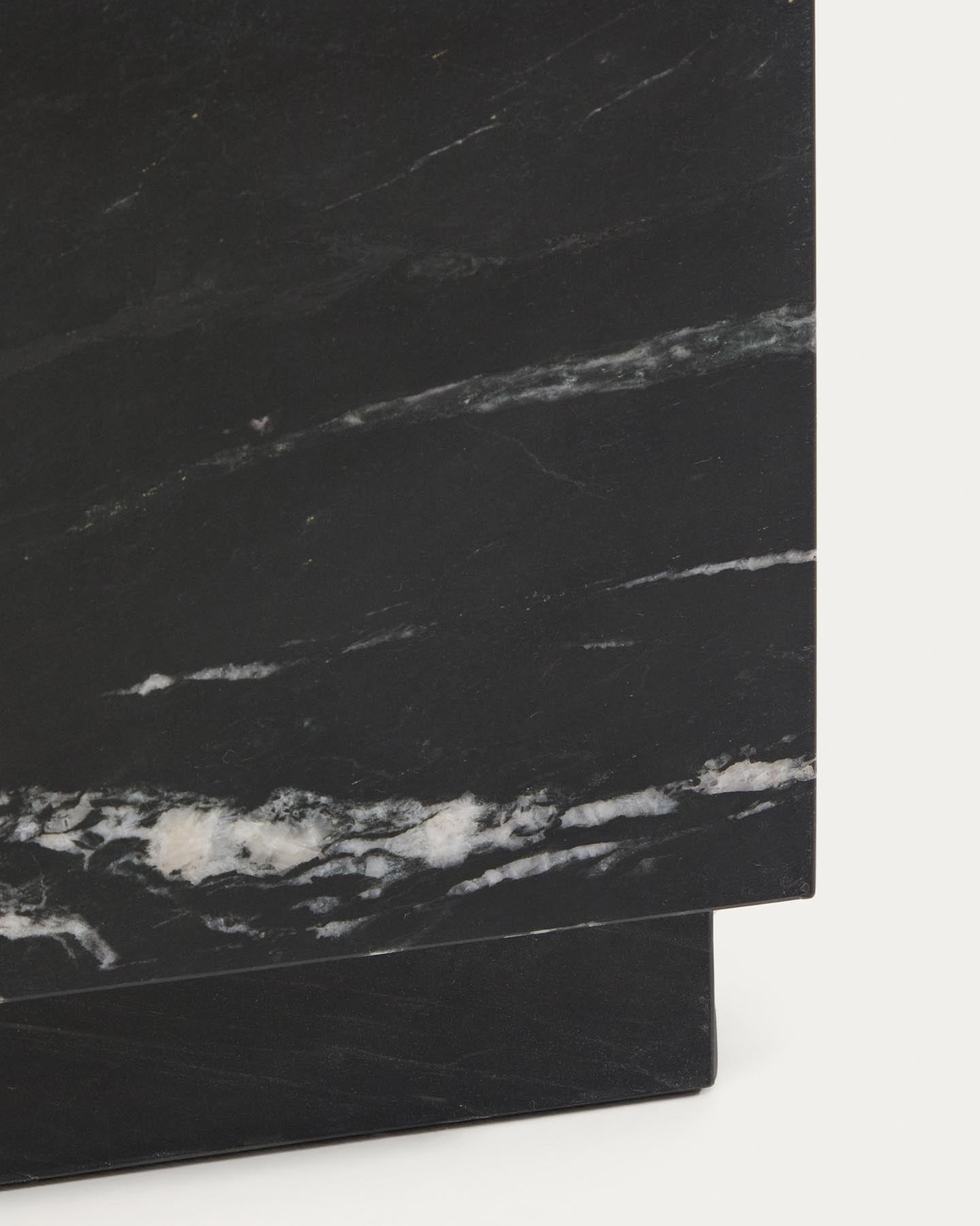 Beistelltisch Sorein aus schwarzem Marmor, 40 x 40 cm in Schwarz präsentiert im Onlineshop von KAQTU Design AG. Beistelltisch ist von Kave Home