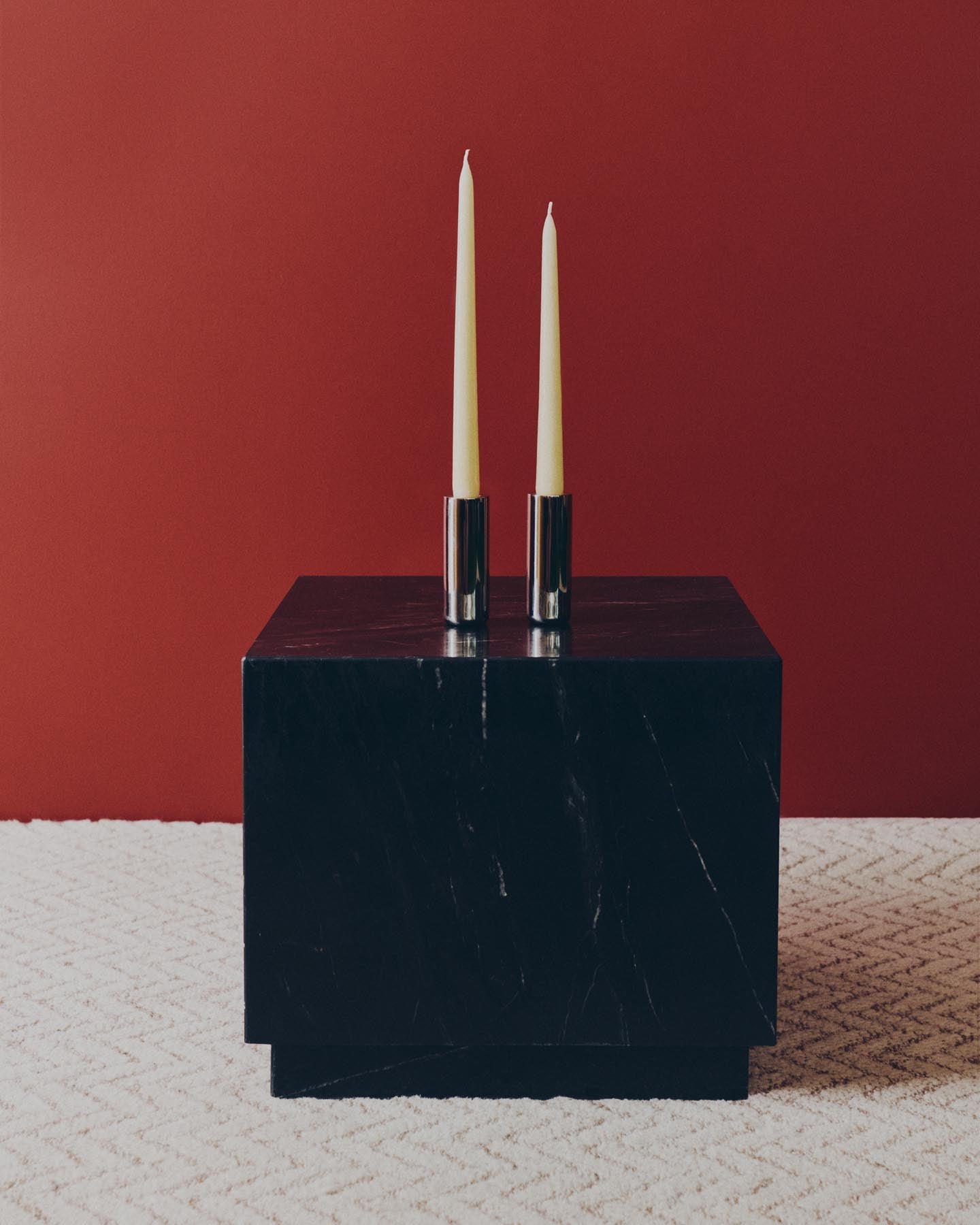 Beistelltisch Sorein aus schwarzem Marmor, 40 x 40 cm in Schwarz präsentiert im Onlineshop von KAQTU Design AG. Beistelltisch ist von Kave Home