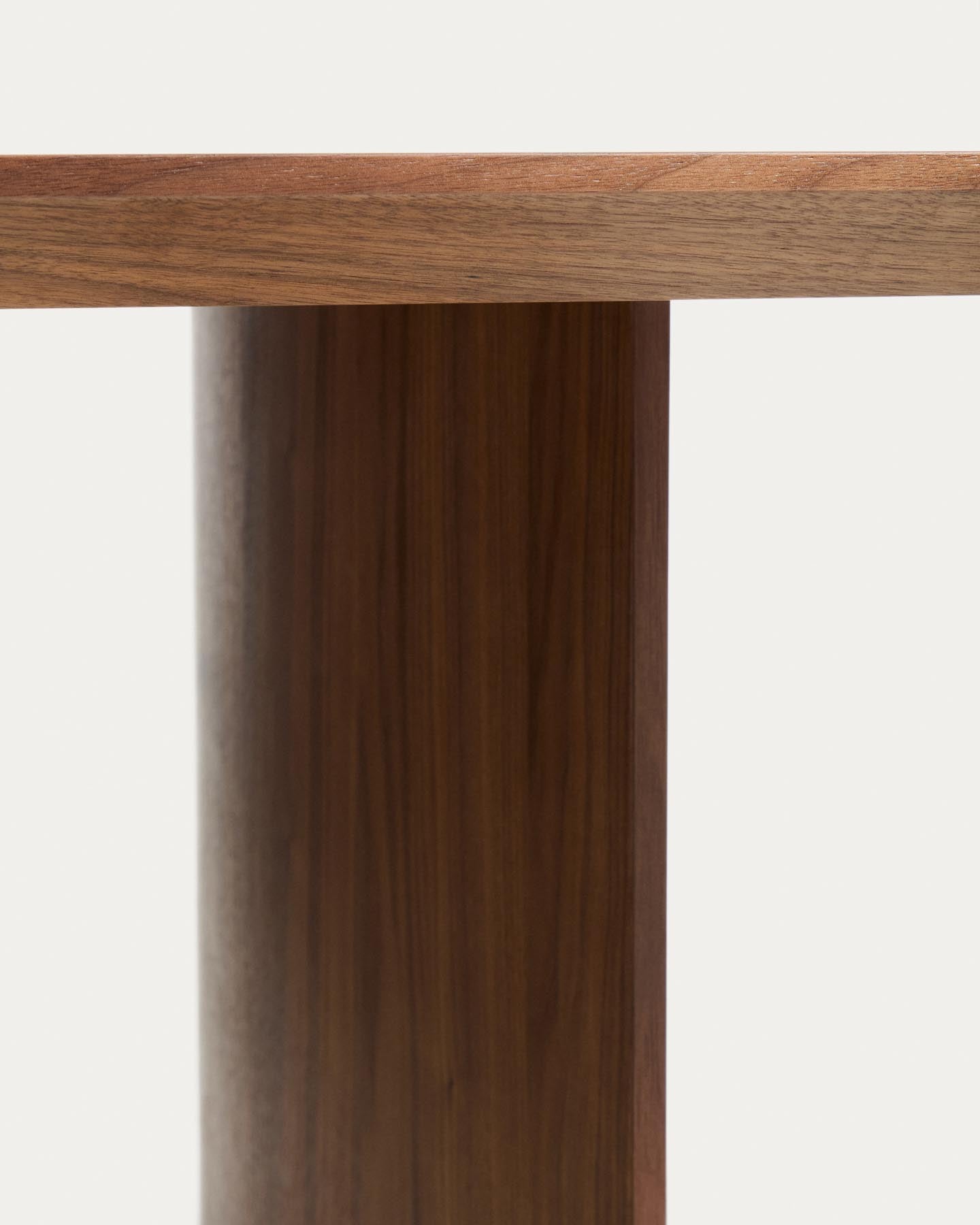 Litto Tisch aus Walnussfurnier 160 x 90 cm in Dunkelbraun präsentiert im Onlineshop von KAQTU Design AG. Esstisch ist von Kave Home