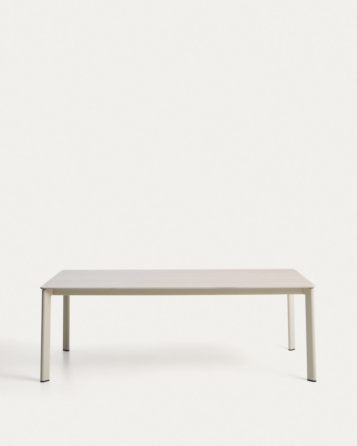 Tisch Anafi aus gesintertem Stein und Aluminium in Ecru, 220 x 100 cm in Beige, Ecru, Taupe präsentiert im Onlineshop von KAQTU Design AG. Gartentisch ist von Kave Home