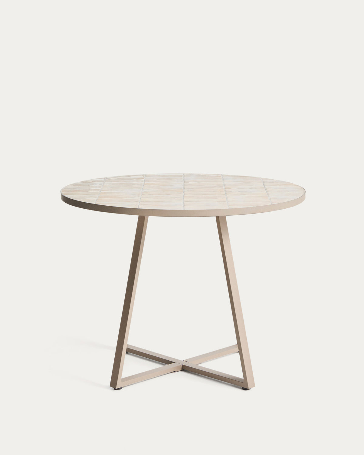 Runder Tisch Tella mit verzinktem Stahl und beigen Fliesen, Ø 120 cm in Beige, Ecru, Taupe, Weiss präsentiert im Onlineshop von KAQTU Design AG. Gartentisch ist von Kave Home