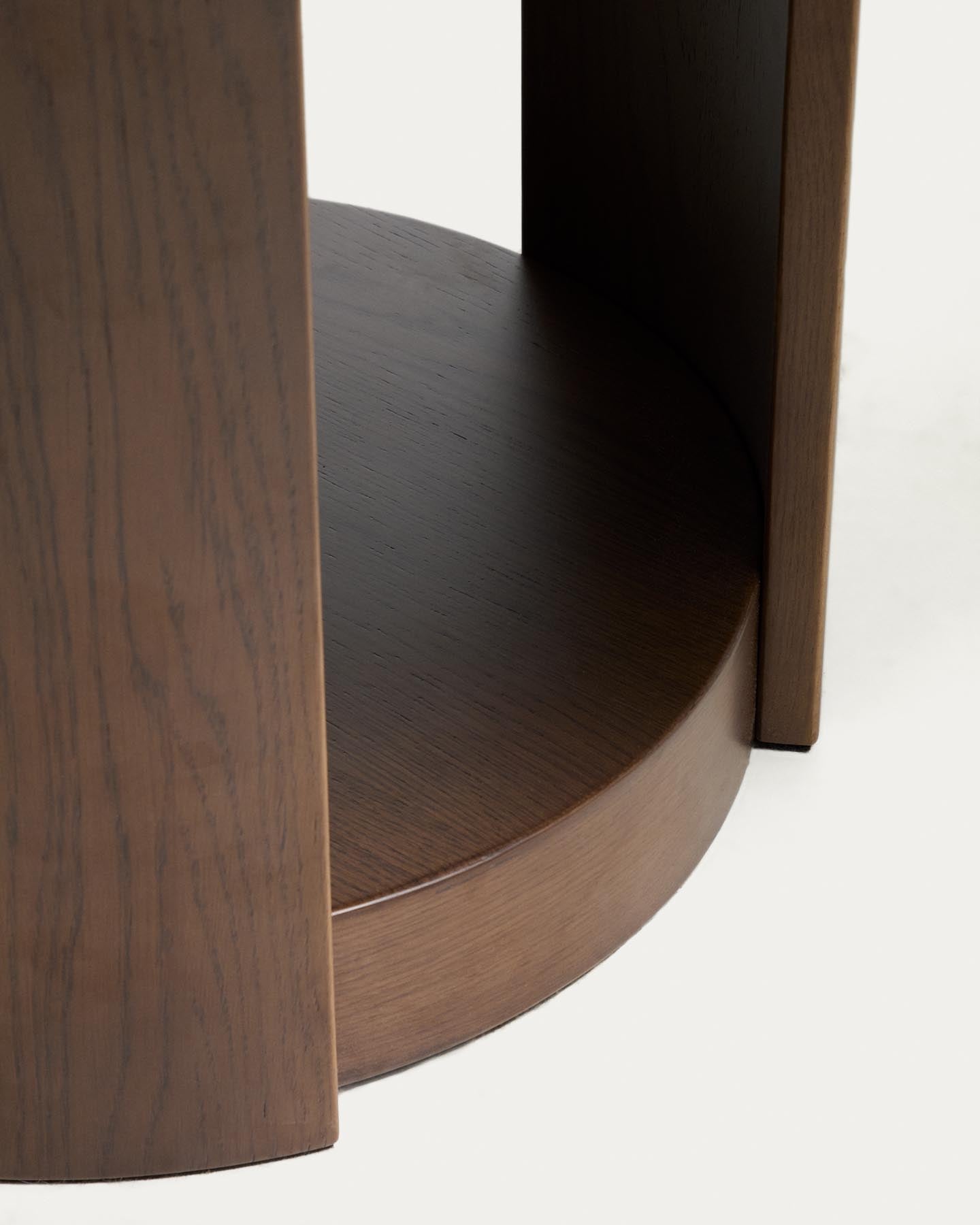 Artis ausziehbarer runder Tisch aus Massivholz und Eichenfurnier mit Walnuss-Finish, FSC 100%, 120 (170) x 80 cm in Dunkelbraun präsentiert im Onlineshop von KAQTU Design AG. Esstisch ist von Kave Home