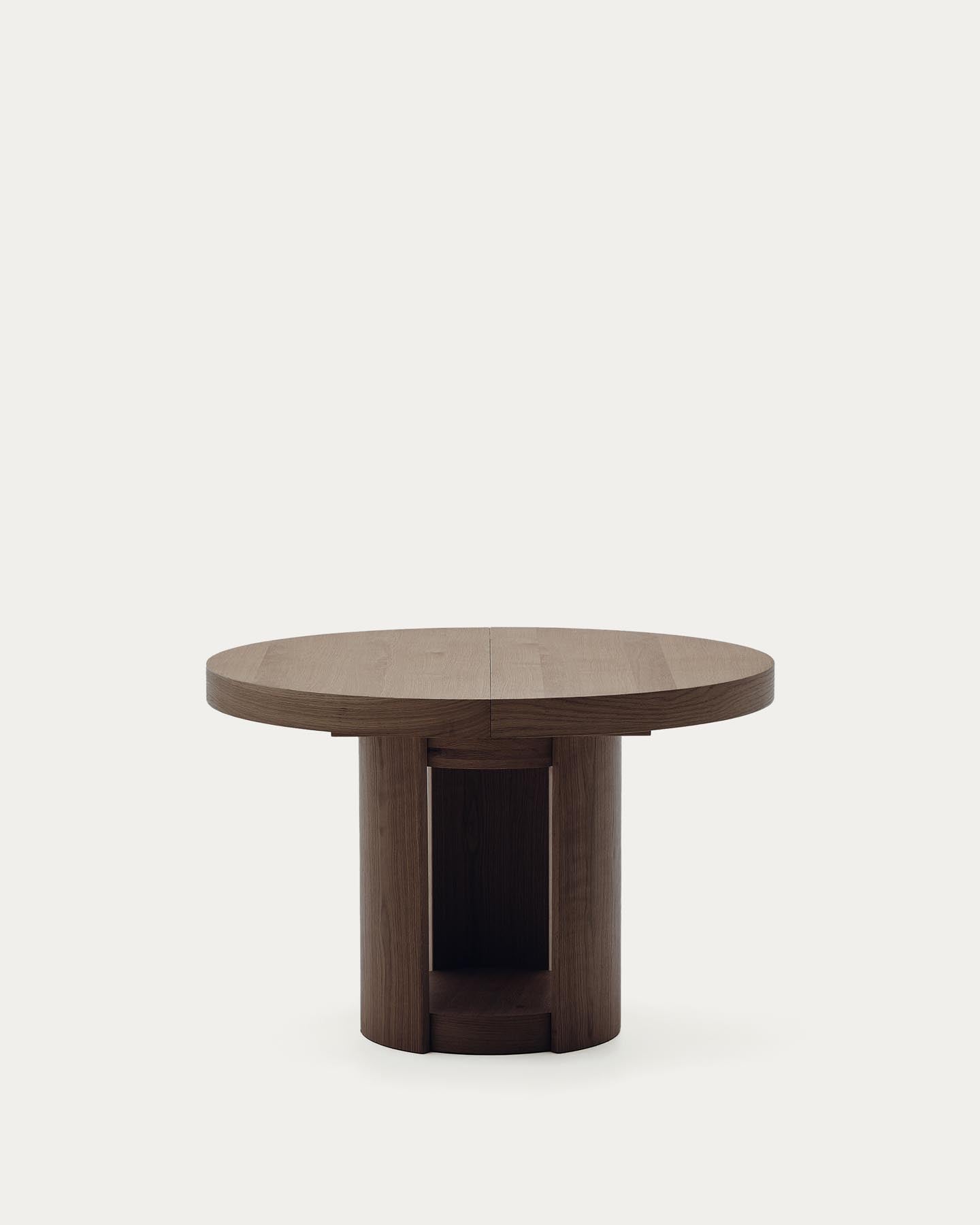 Artis ausziehbarer runder Tisch aus Massivholz und Eichenfurnier mit Walnuss-Finish, FSC 100%, 120 (170) x 80 cm in Dunkelbraun präsentiert im Onlineshop von KAQTU Design AG. Esstisch ist von Kave Home