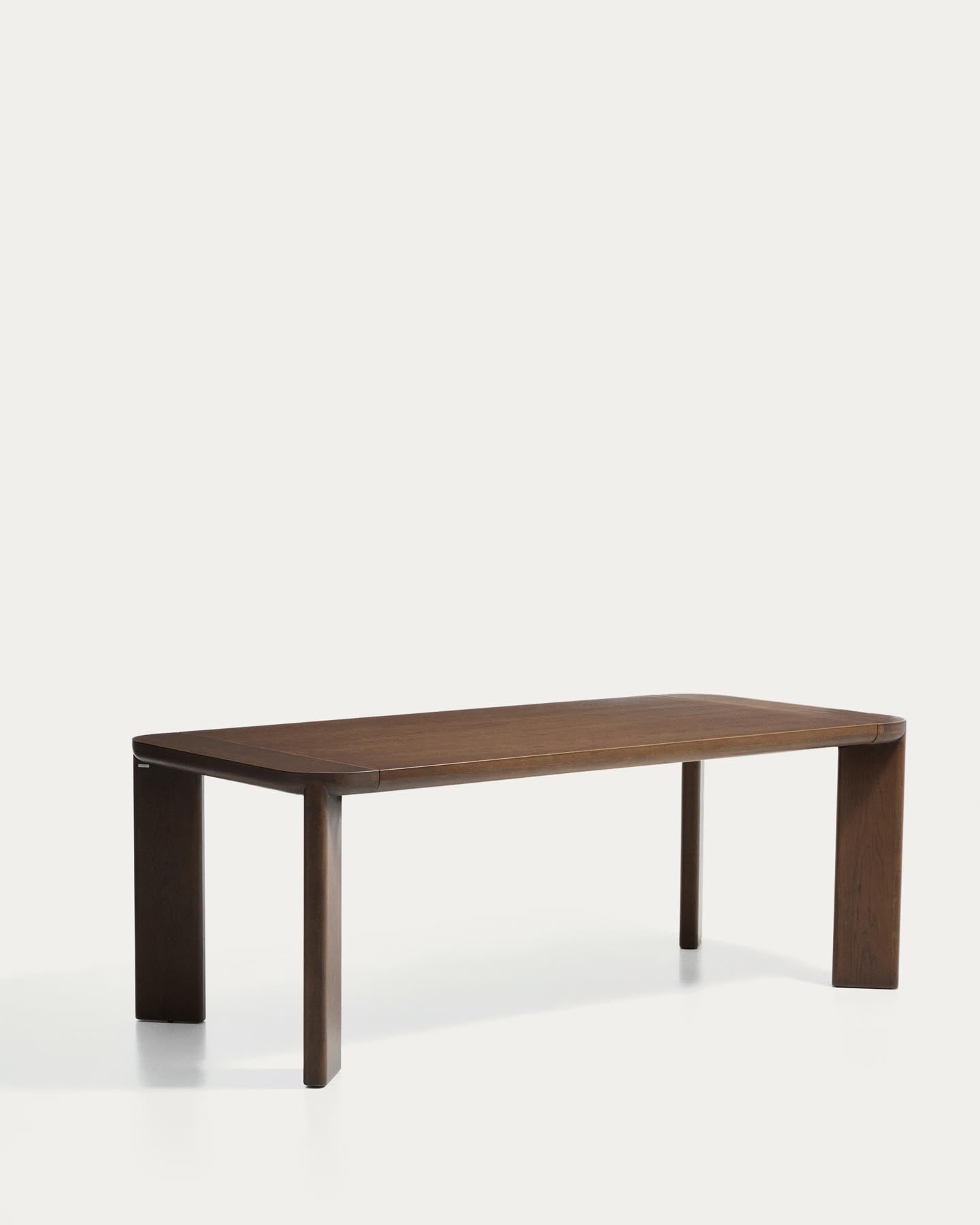 Ausziehtisch Jondal aus massivem Eichenholz und Eichenfurnier mit Nussbaumfinish, FSC 100 %, 200 (286) x 100 cm in Dunkelbraun präsentiert im Onlineshop von KAQTU Design AG. Esstisch ist von Kave Home