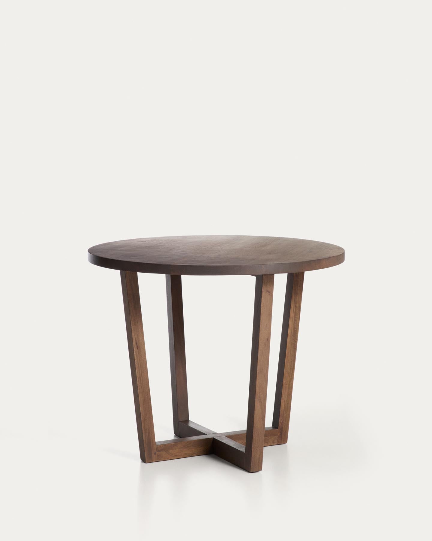 Runder Tisch Nahla aus massivem Mangoholz mit Nussbaumfinish, Ø 90 cm, FSC 100 % in Dunkelbraun präsentiert im Onlineshop von KAQTU Design AG. Esstisch ist von Kave Home