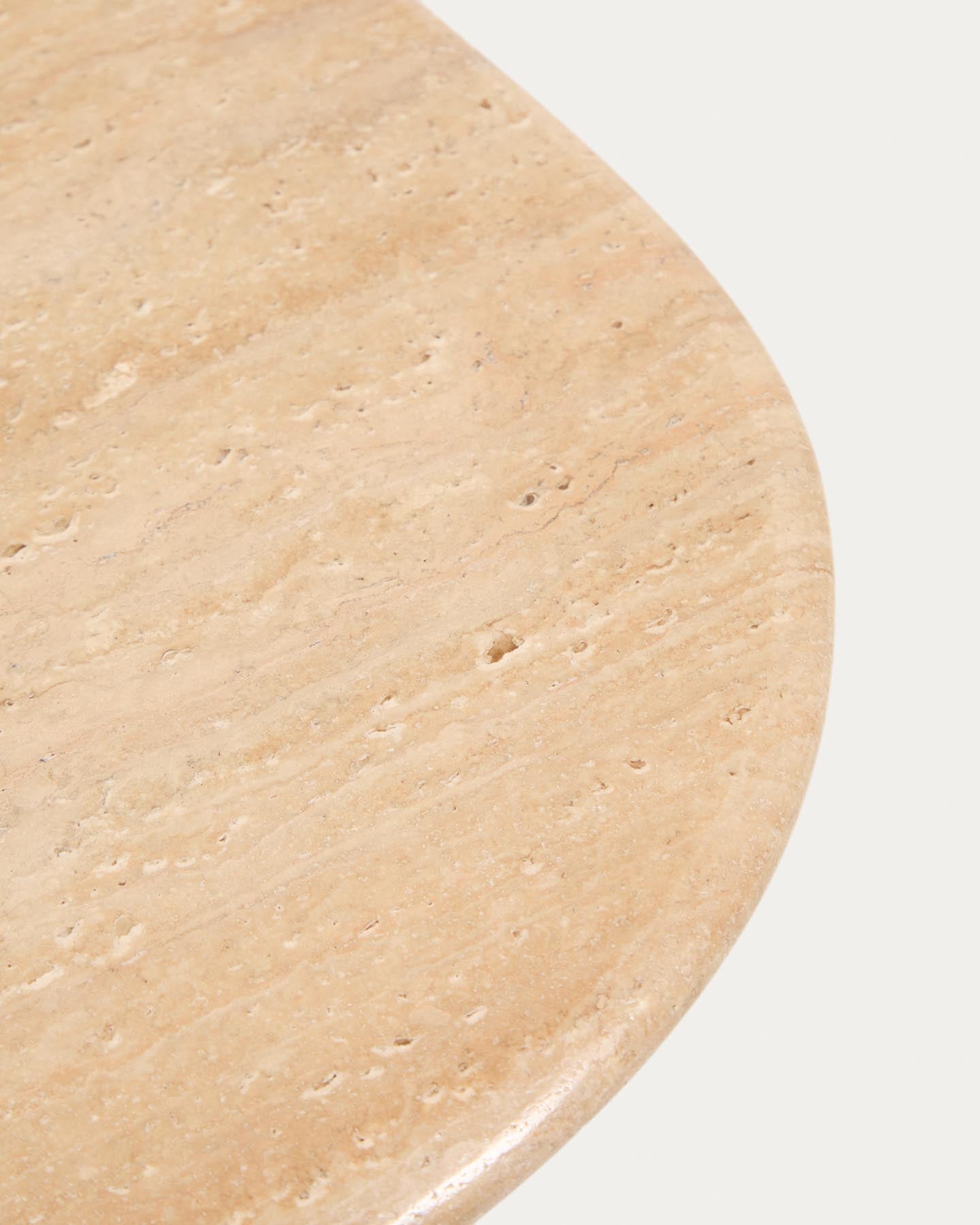 Couchtisch Pirita aus beigem Travertin mit Beinen aus massivem Eichenholz mit dunklem Finish, 147 x 65 cm, FSC 100 % in Beige präsentiert im Onlineshop von KAQTU Design AG. Couchtisch ist von Kave Home