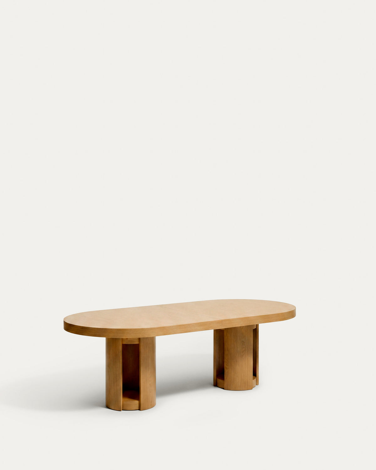Artis ausziehbarer ovaler Tisch aus Massivholz und Eichenfurnier mit natürlichem Finish, FSC 100%, 240 (290) x 110 cm in Natur präsentiert im Onlineshop von KAQTU Design AG. Esstisch ist von Kave Home