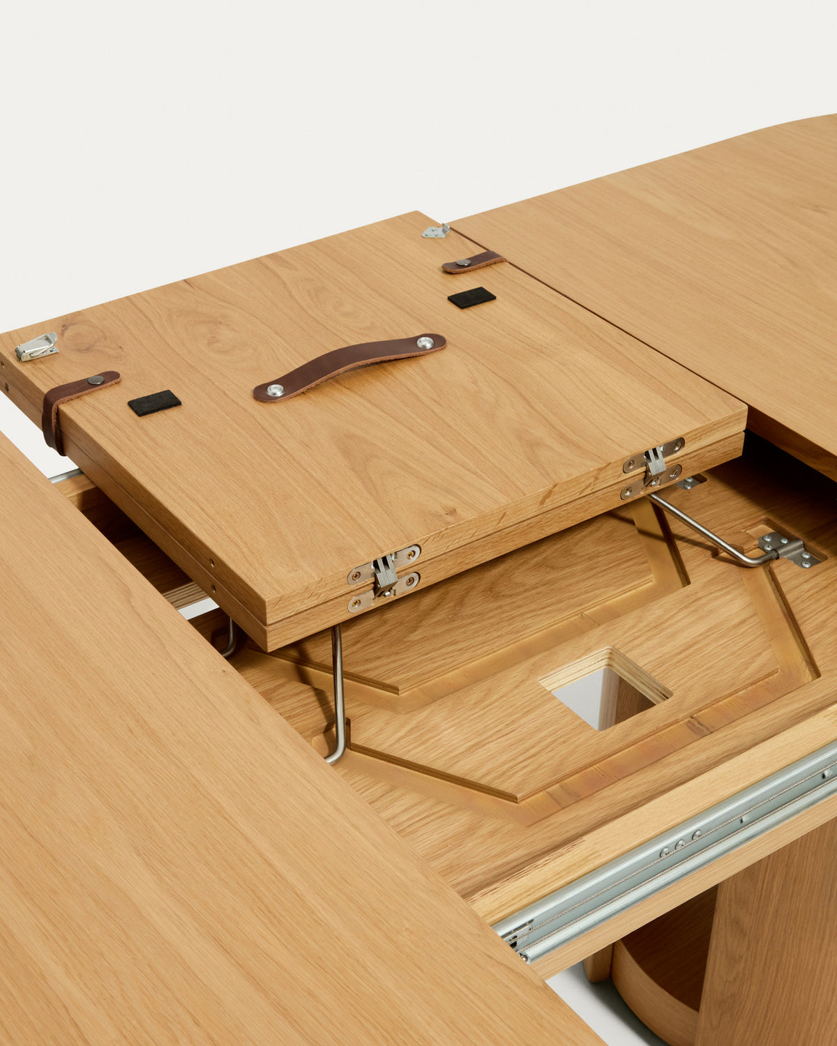 Artis ausziehbarer ovaler Tisch aus Massivholz und Eichenfurnier mit natürlichem Finish, FSC 100%, 240 (290) x 110 cm in Natur präsentiert im Onlineshop von KAQTU Design AG. Esstisch ist von Kave Home