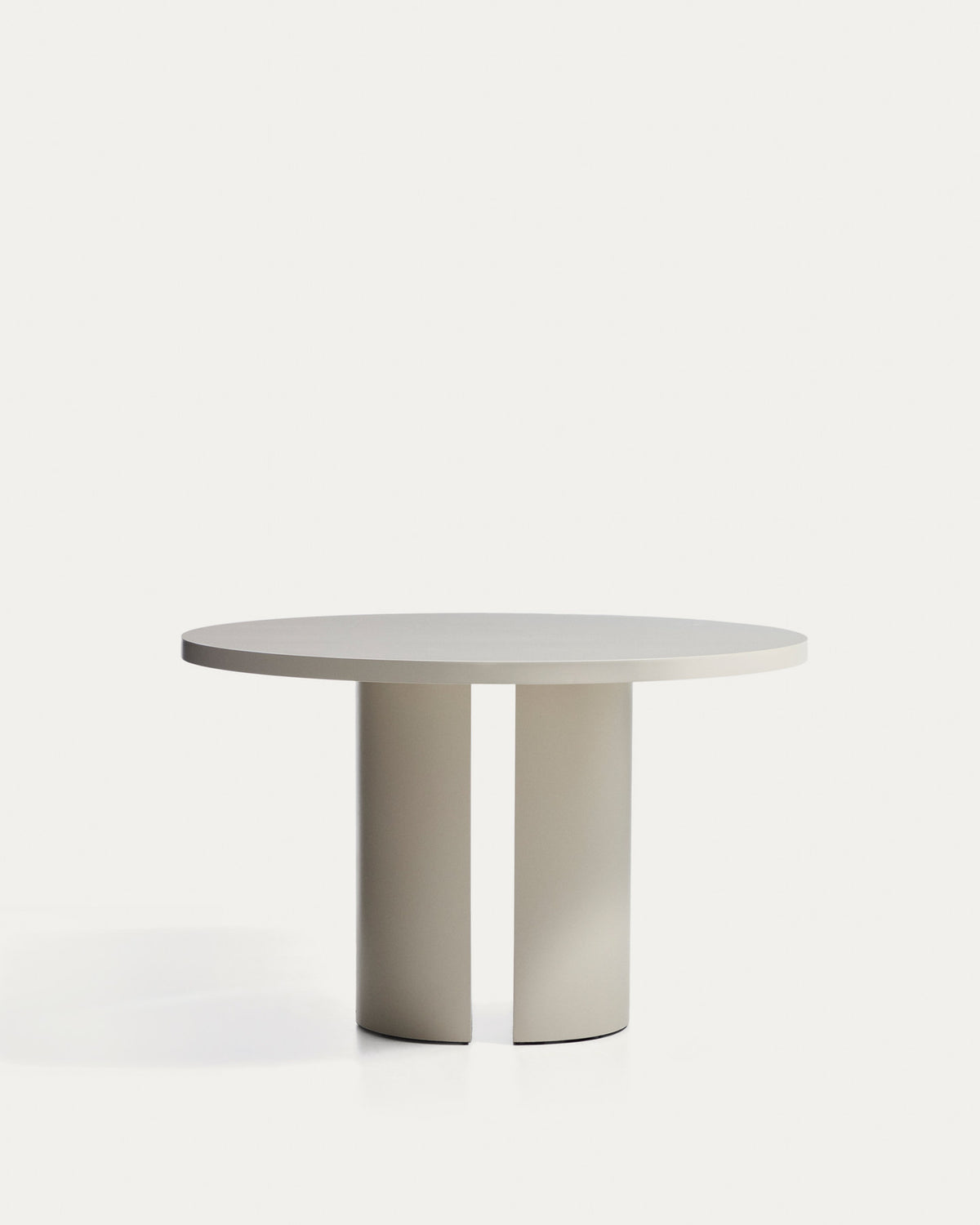 Runder Tisch Nealy aus lackiertem MDF mit eierschalfarbenem Finish Ø 120 cm in Beige präsentiert im Onlineshop von KAQTU Design AG. Esstisch ist von Kave Home