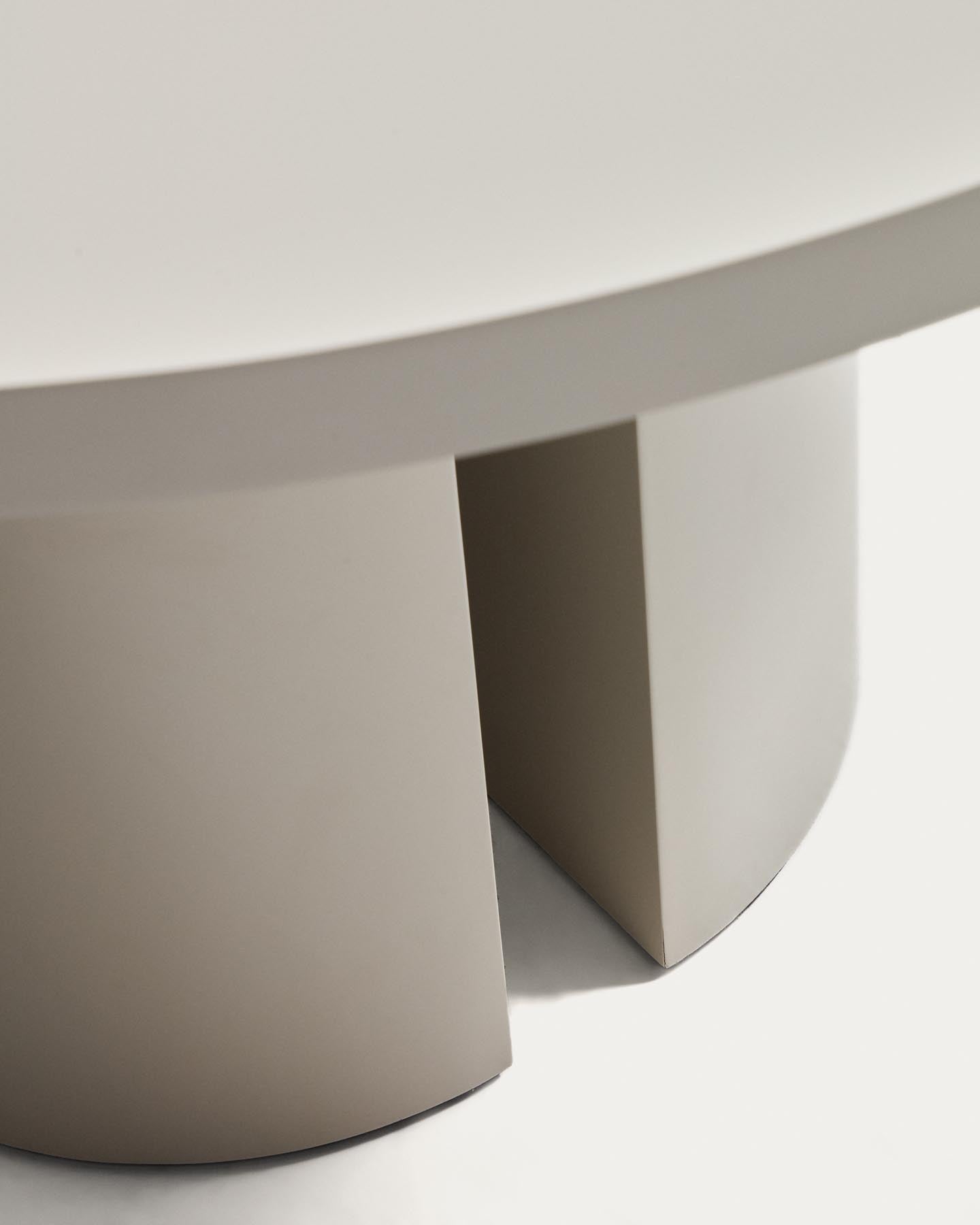 Runder Tisch Nealy aus lackiertem MDF mit eierschalfarbenem Finish Ø 120 cm in Beige präsentiert im Onlineshop von KAQTU Design AG. Esstisch ist von Kave Home