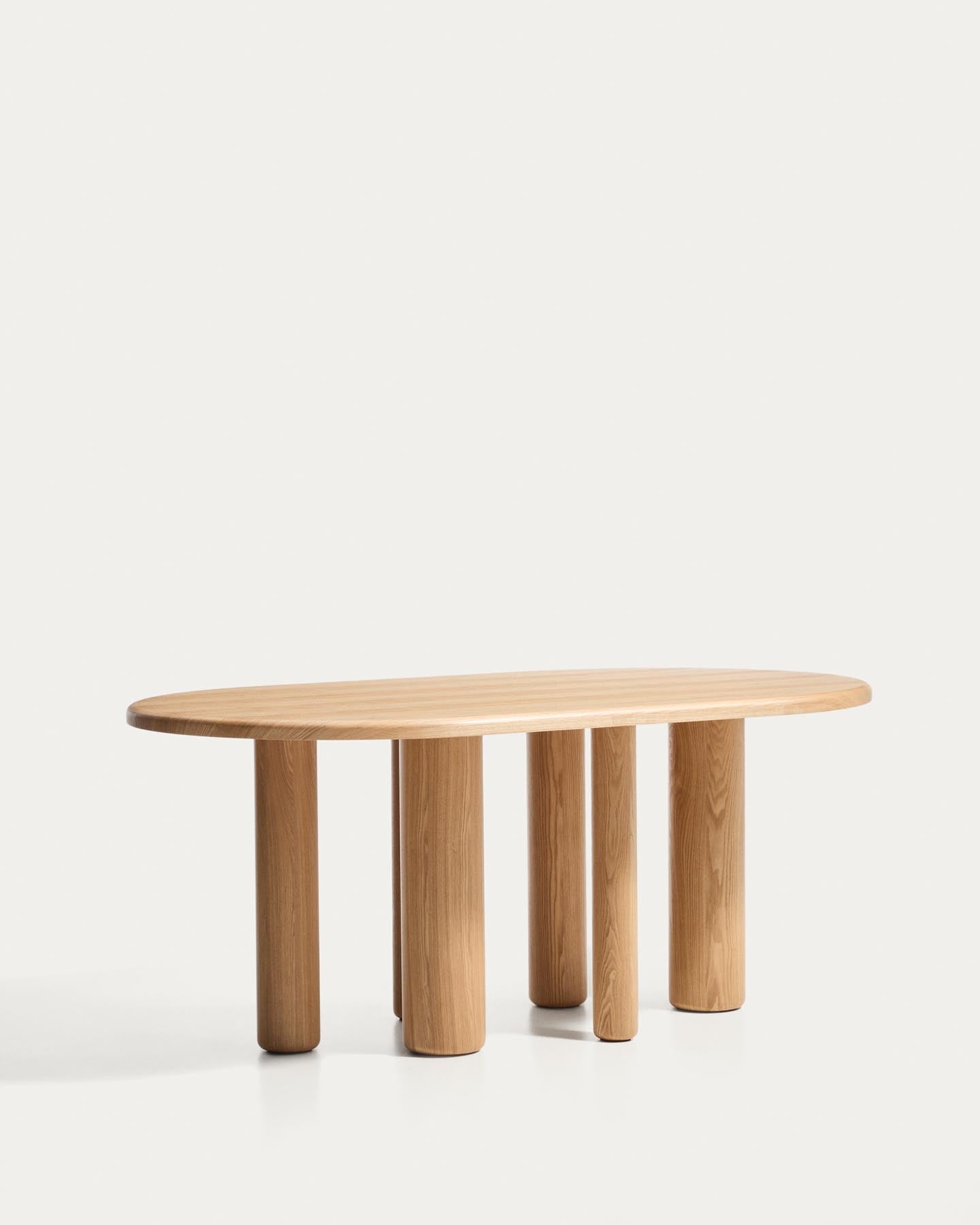 Mailen ovaler Tisch aus Eschenfurnier mit natürlichem Finish Ø 180 x 105 cm in Braun präsentiert im Onlineshop von KAQTU Design AG. Esstisch ist von Kave Home