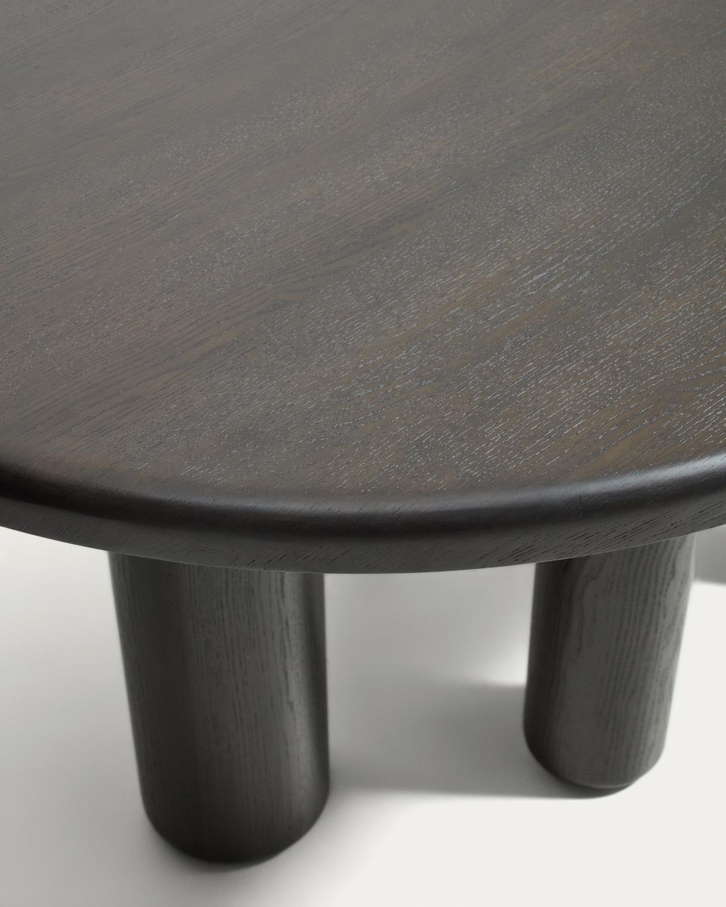 Mailen ovaler Tisch aus Eschenfurnier mit dunklem Finish Ø 180 x 105 cm in Dunkelbraun präsentiert im Onlineshop von KAQTU Design AG. Esstisch ist von Kave Home