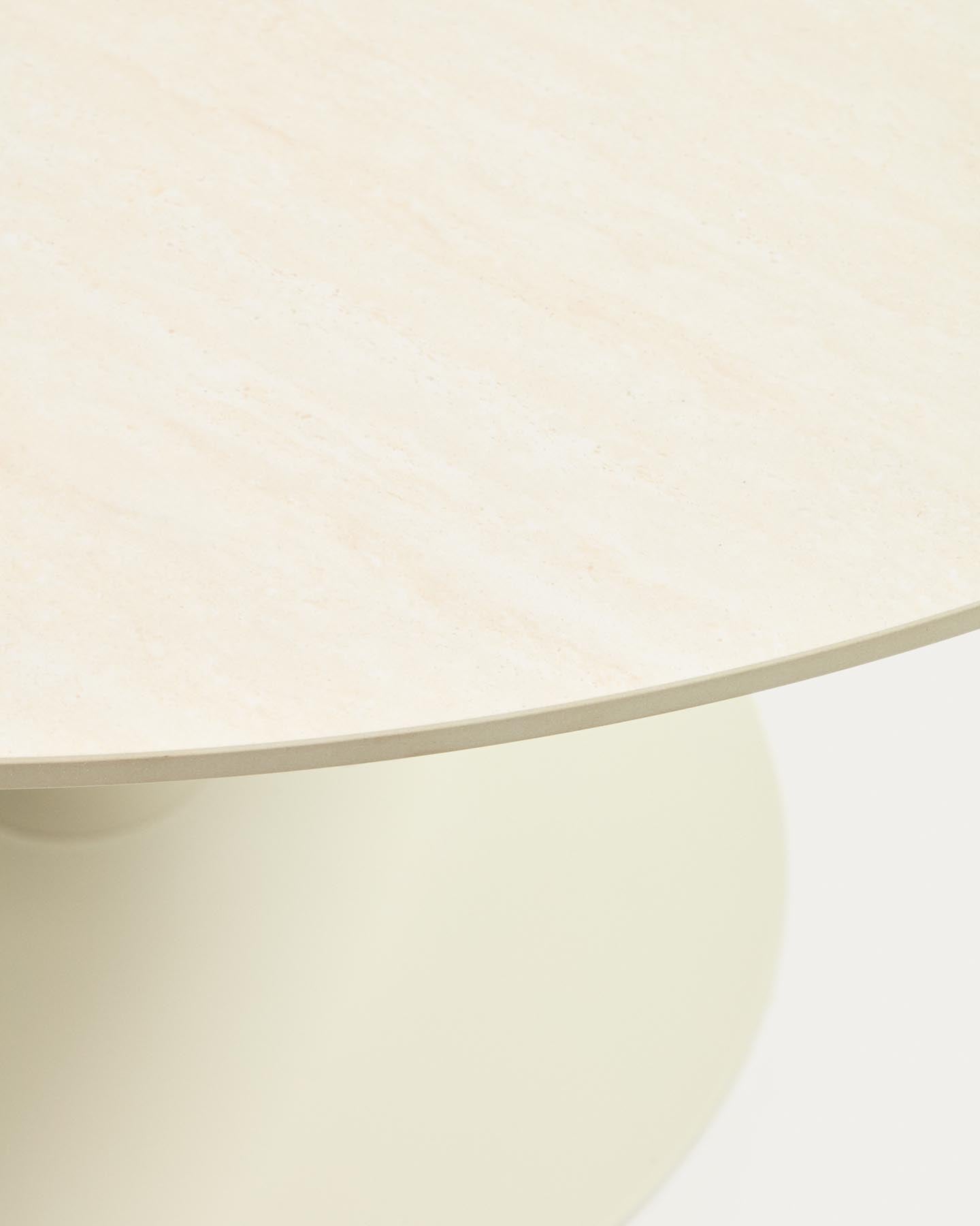 Runder Tisch Vedira aus ecrufarbener Keramik und beigem Stahl Ø 120 cm in Beige präsentiert im Onlineshop von KAQTU Design AG. Esstisch ist von Kave Home
