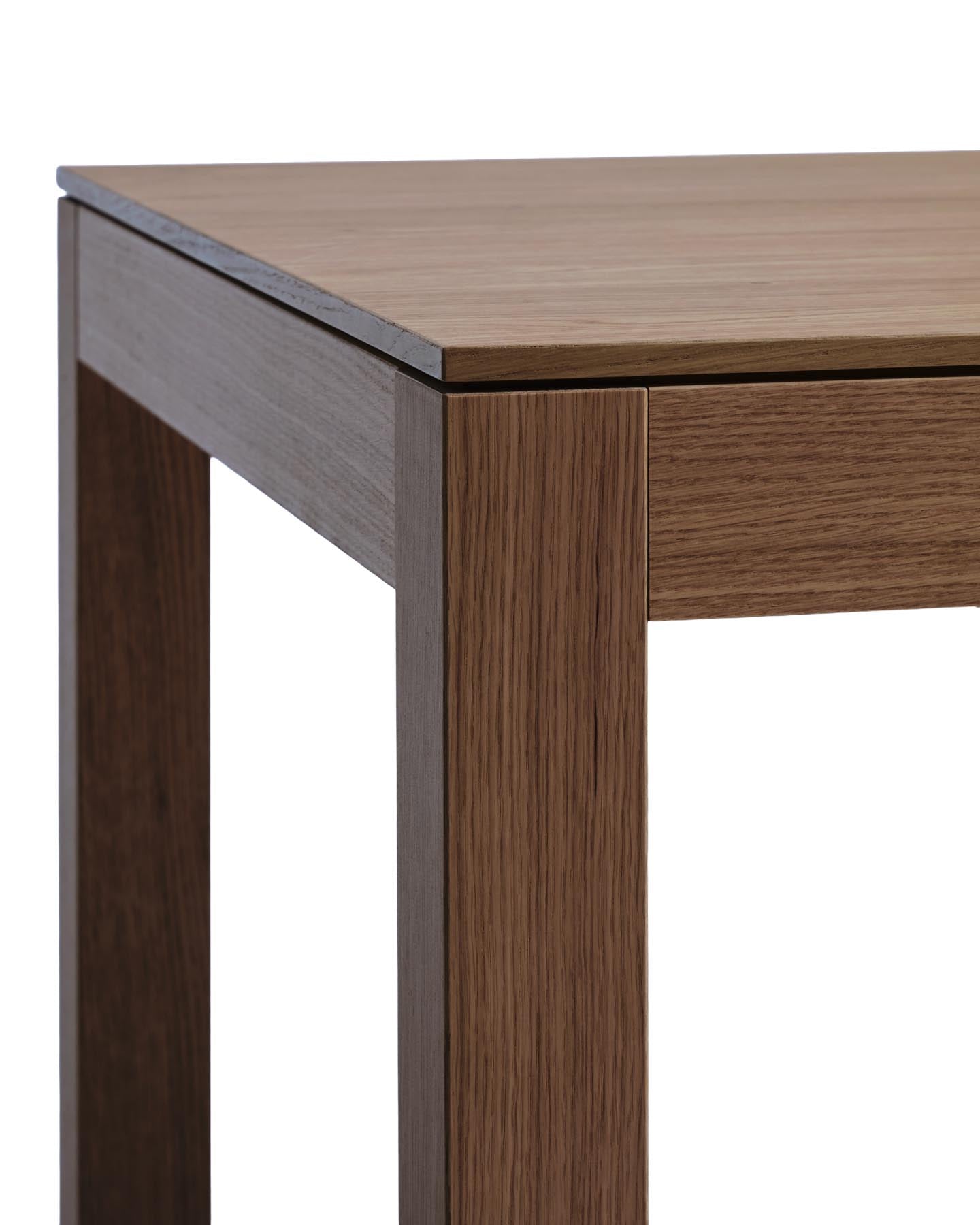 Ausziehtisch Narevi aus Eichenfurnier mit Walnuss-Finish 210 (270) x 100 cm in Dunkelbraun präsentiert im Onlineshop von KAQTU Design AG. Esstisch ist von Kave Home