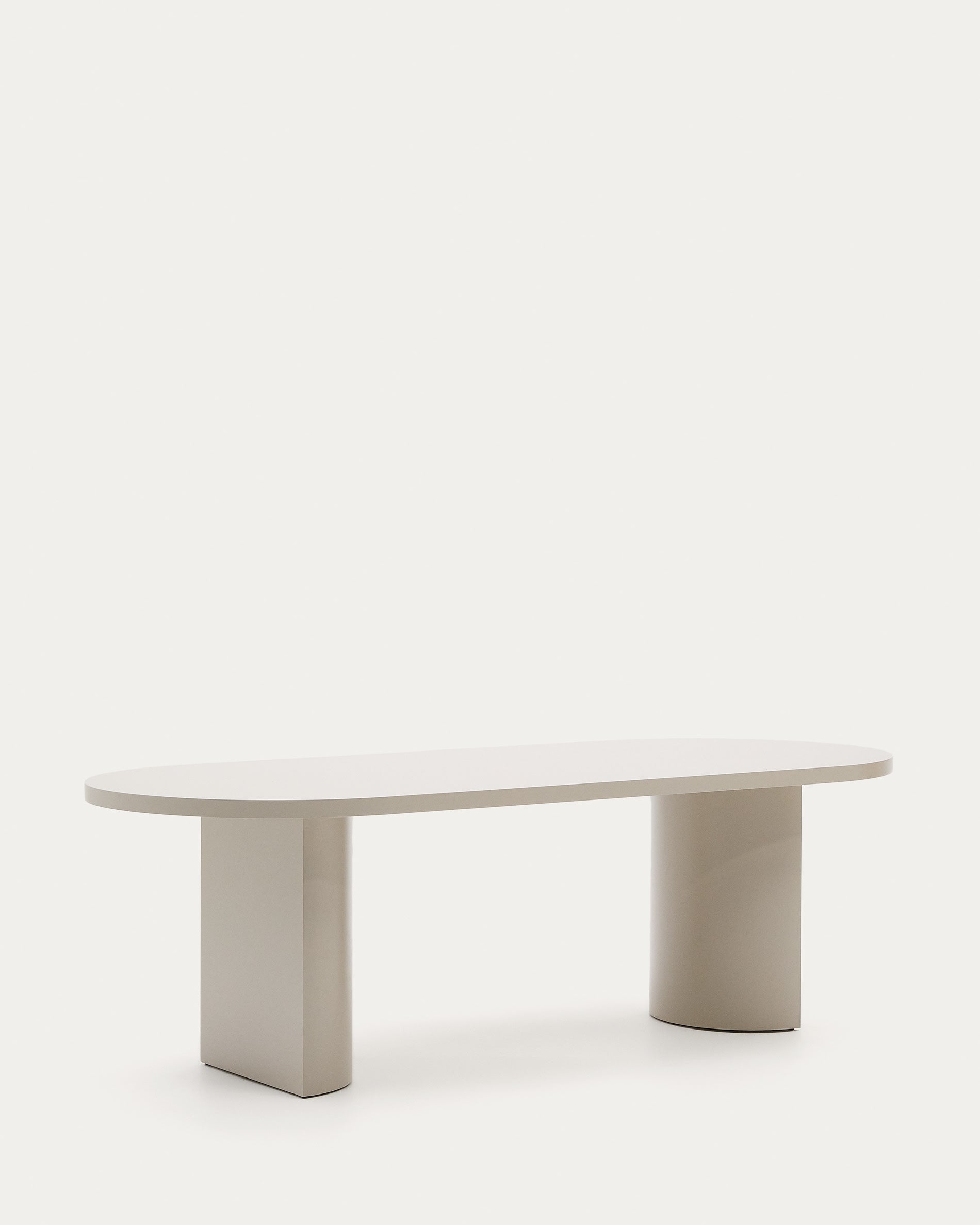 Eleganter Tisch Nealy aus MDF mit eierschalfarbenem Finish, 240x100 cm, modernes Design, ideal für stilvolle Wohnräume.