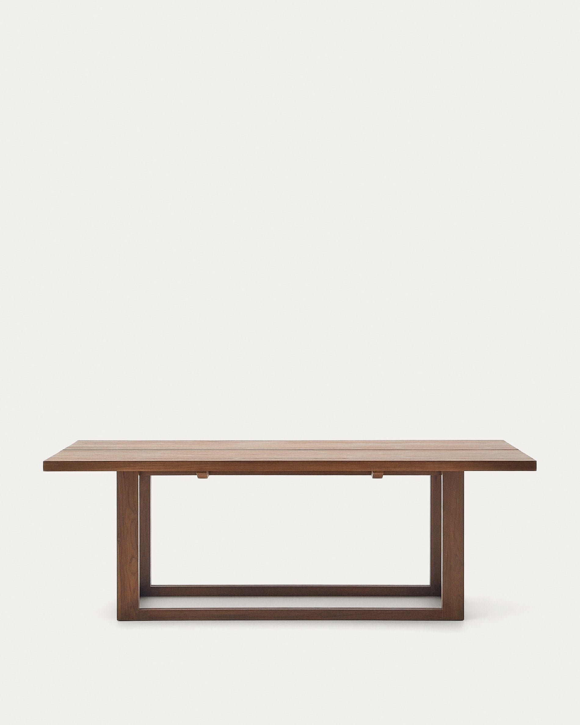 Der Sashi Tisch aus massivem Teakholz (220x100 cm) von Kave Home bietet zeitlose Eleganz und robuste Qualität für Ihr Zuhause.