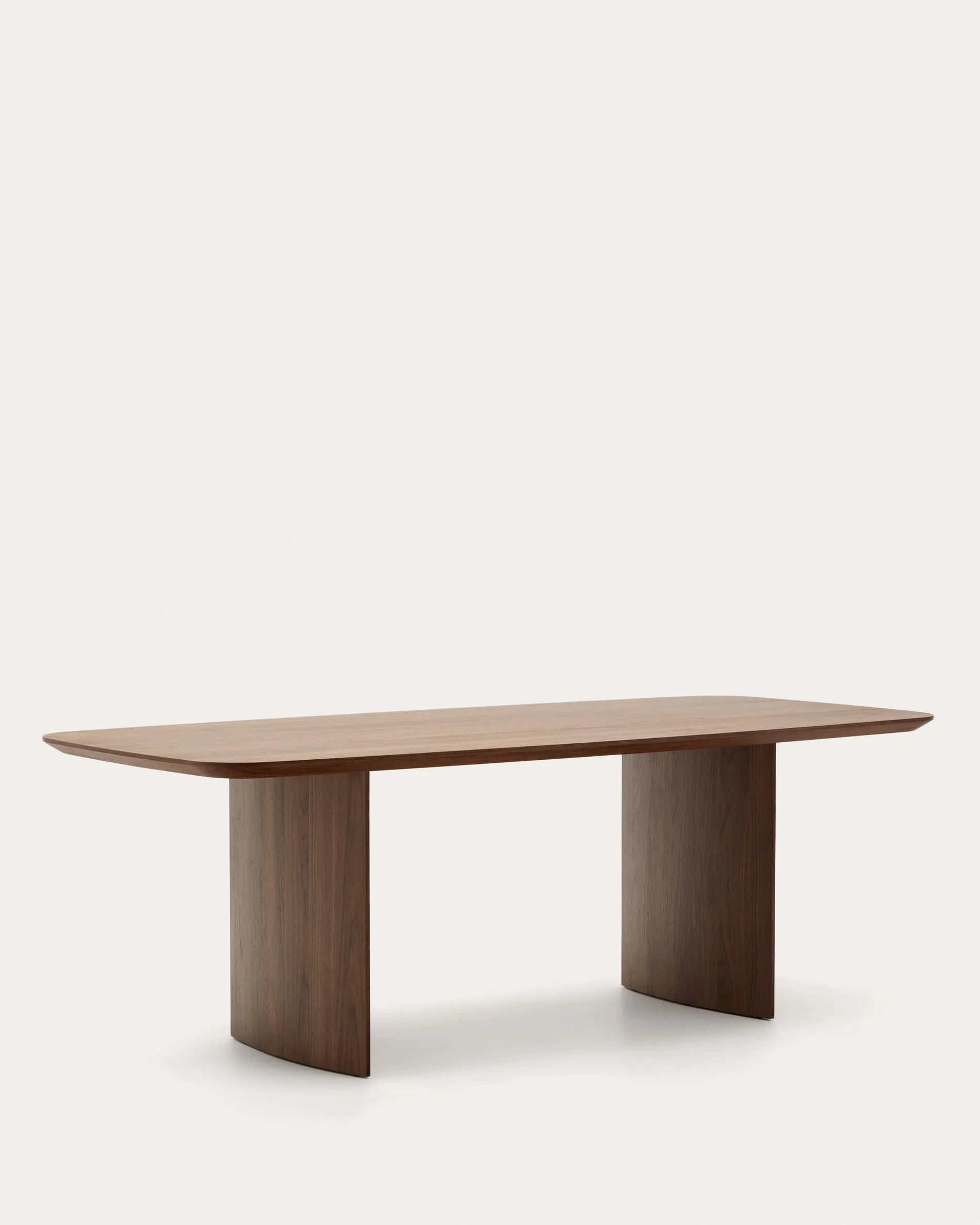 3D-Modell des eleganten Litto Tisches aus Walnussfurnier, 240x100 cm, minimalistisch und robust für stilvolle Esszimmer.