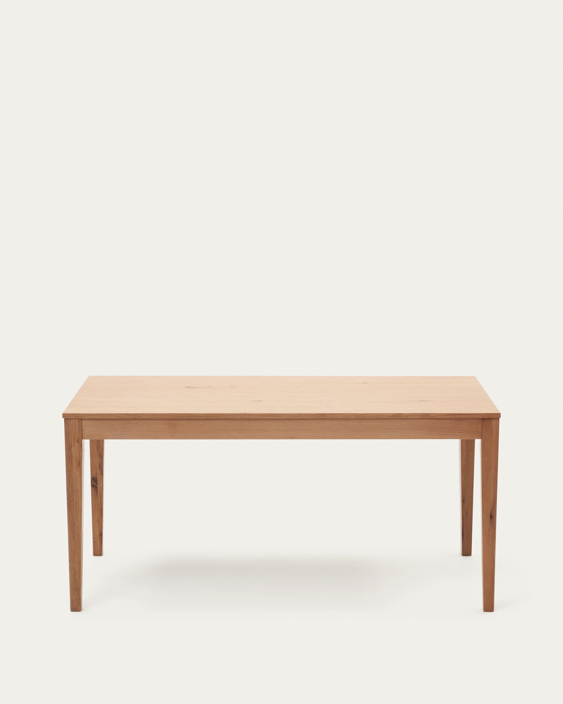 Yain Ausziehtisch: Stilvoller Eichenfurnier-Tisch von Kave Home.