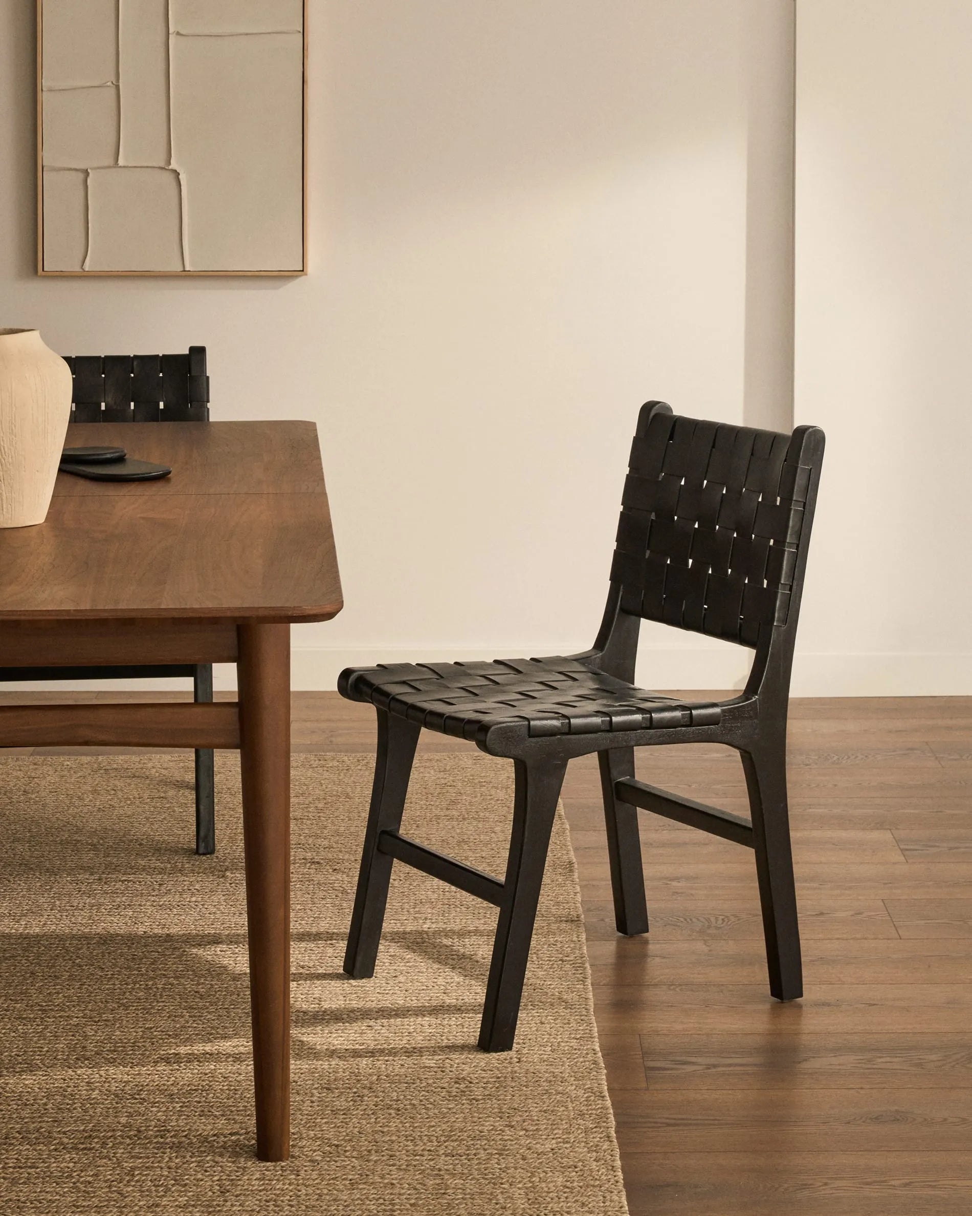 Eleganter, ausziehbarer Nussbaumtisch (200-260 cm) von Kave Home, FSC-zertifiziert, für stilvolle und nachhaltige Gastlichkeit.