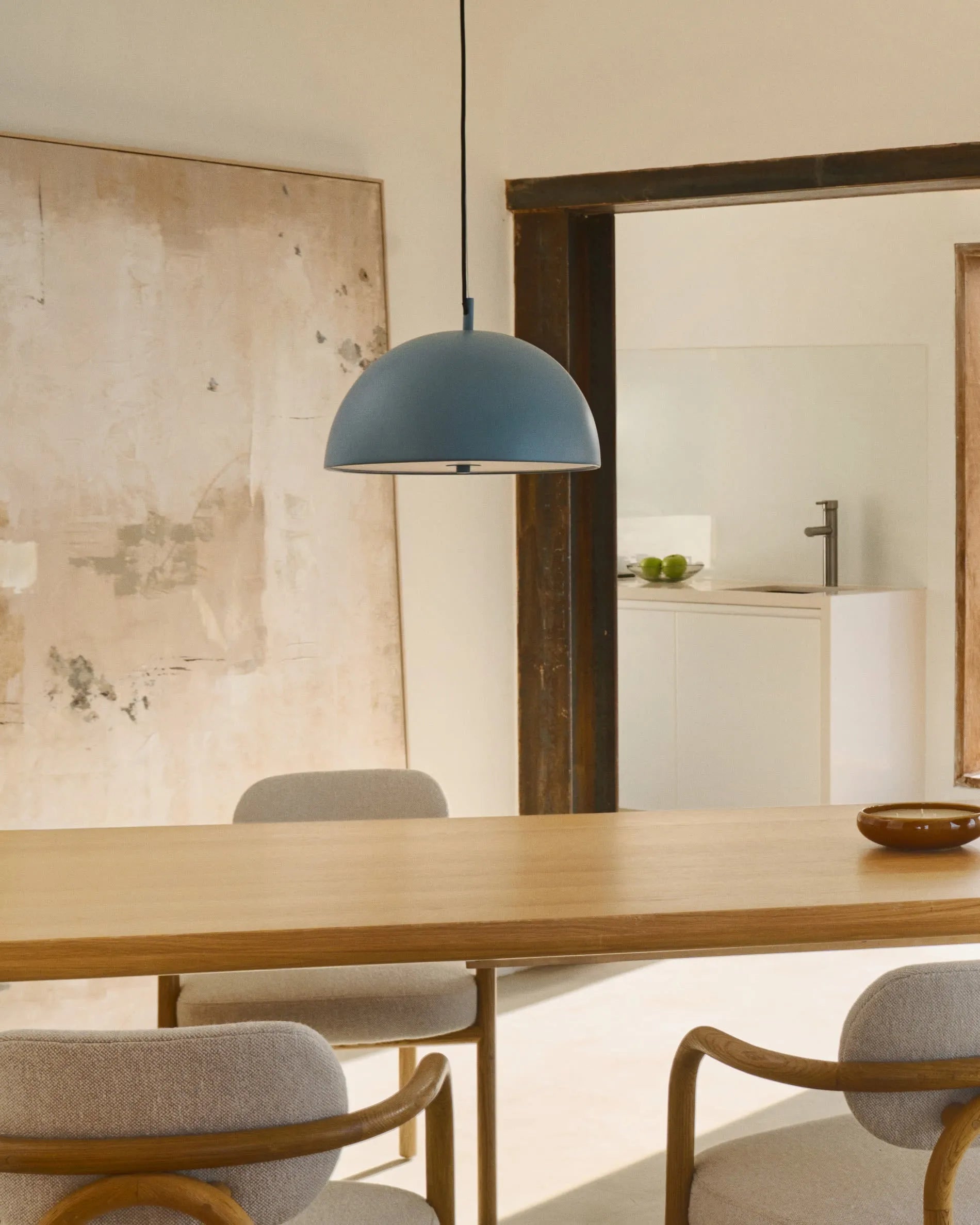 Eleganter Ausziehtisch aus FSC-zertifiziertem Holz, erweiterbar von 200 auf 280 cm, ideal für stilvolle Anlässe.